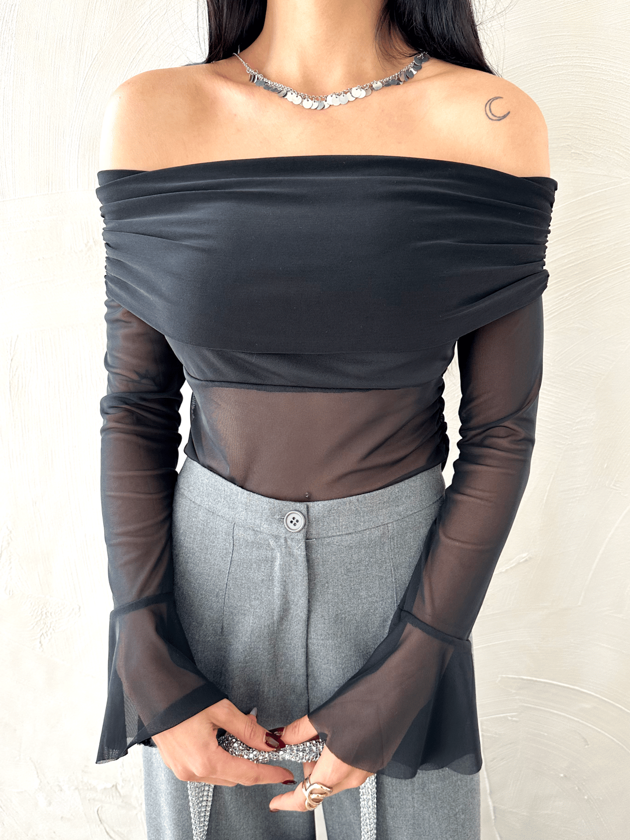 Madonna Yaka Tül Detay Crop Siyah