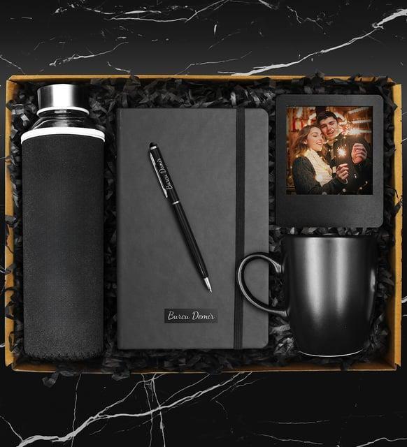 Özel Kılıflı Cam Şişe Matara & Kişiye Özel Defter & Metal Touch Pen Kalem & Fotoğraf Çerçevesi & Siyah Kupa Hediye Seti