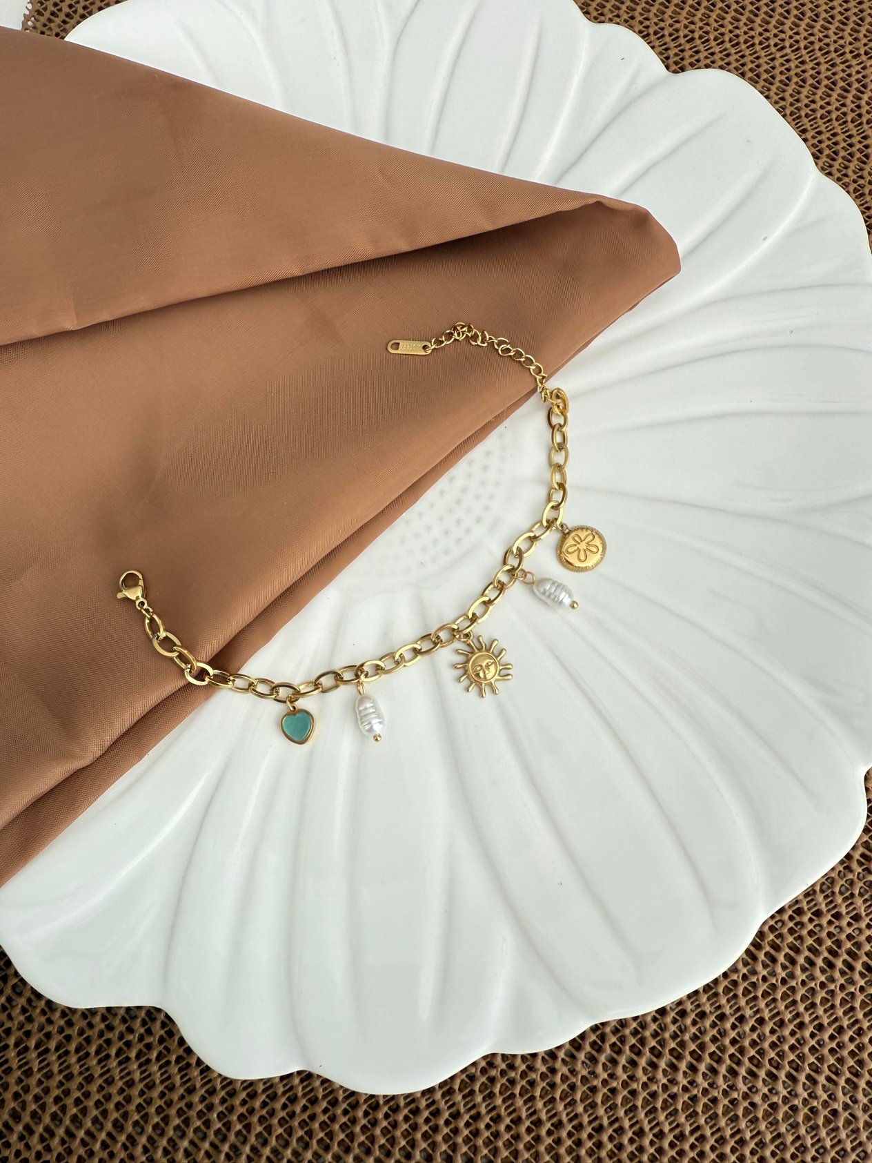 Çelik Gold İncili Güneş Charm Tasarım Bileklik