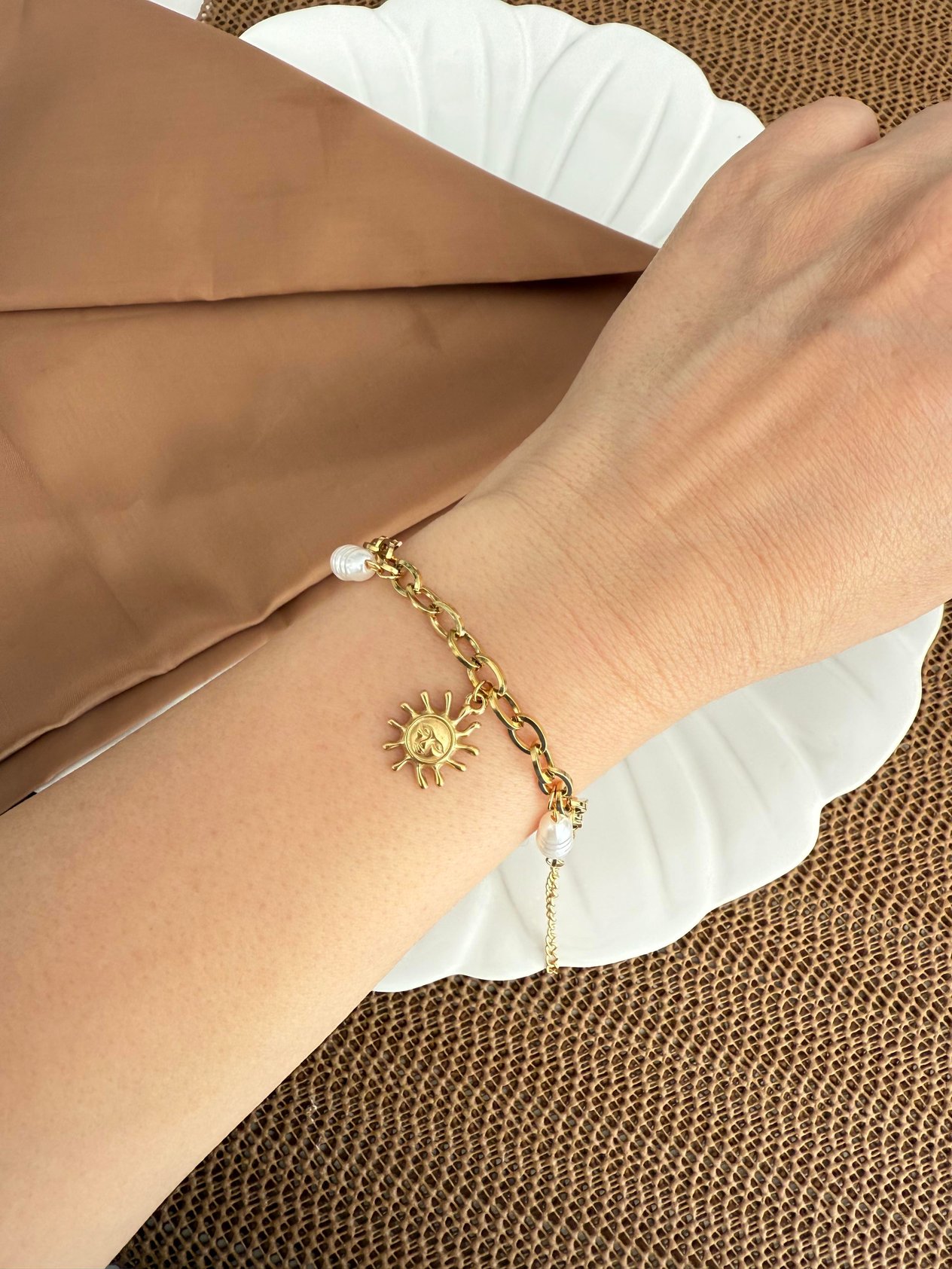 Çelik Gold İncili Güneş Charm Tasarım Bileklik