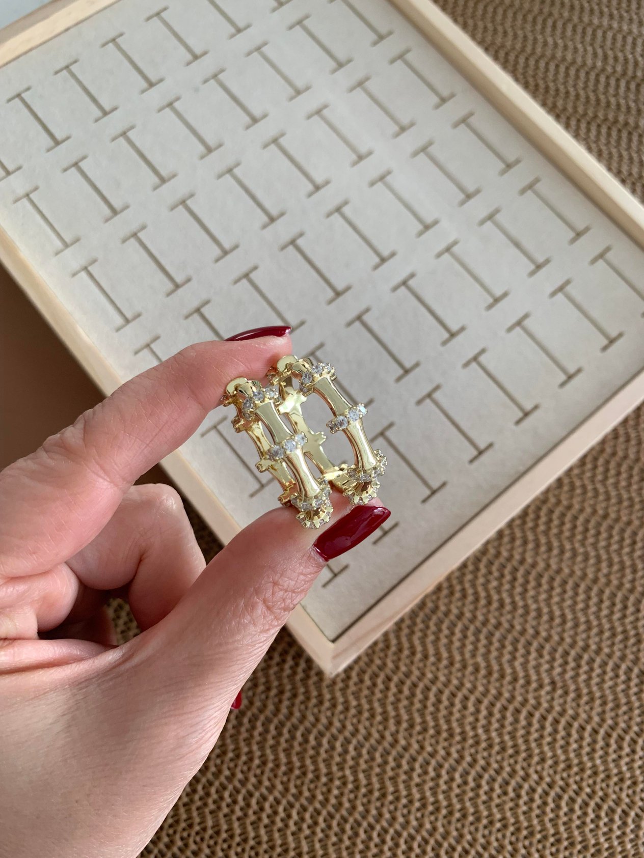 Vip Gold Gömme Taşlı Biyeli Halka Küpe
