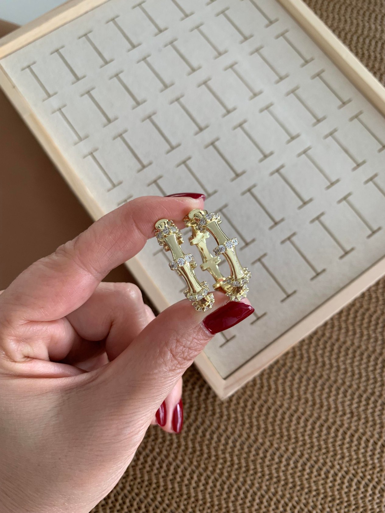 Vip Gold Gömme Taşlı Biyeli Halka Küpe