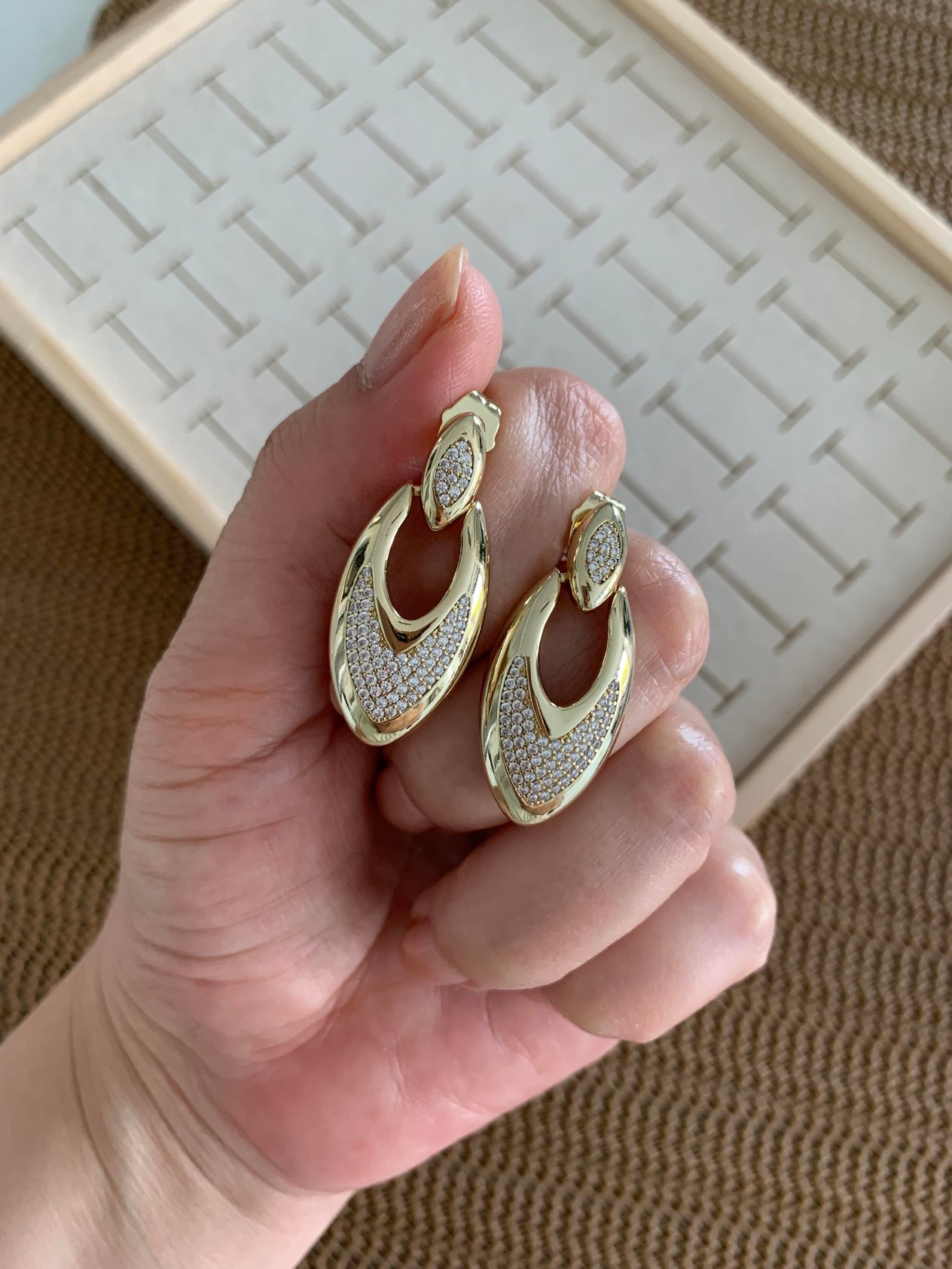 Vip Gold Zirkon Taş Sallantılı Badem Tasarım Küpe
