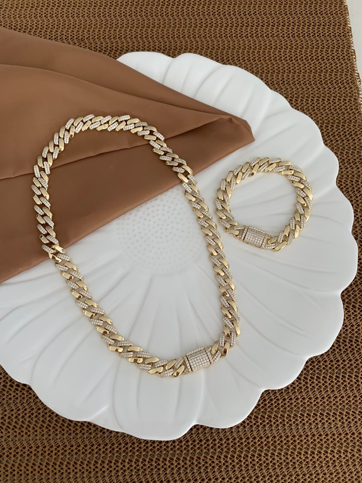 Vip Gold Zirkon Taşlı Klasik Zincir Gurmet Kolye Bileklik Set