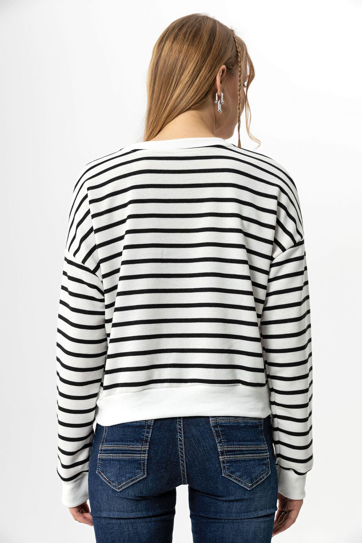 Kadın Bisiklet Yaka Çizgi Desenli Sweatshirt