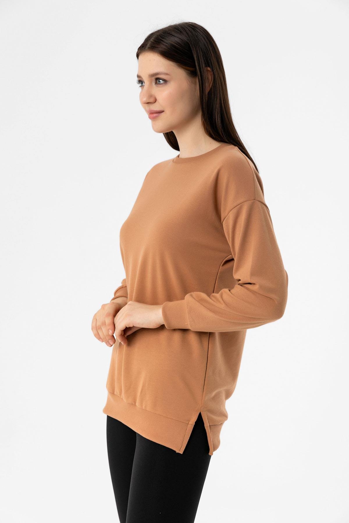 Kadın Bisiklet Yaka Yırtmaç Detaylı Sweatshirt 235119 -