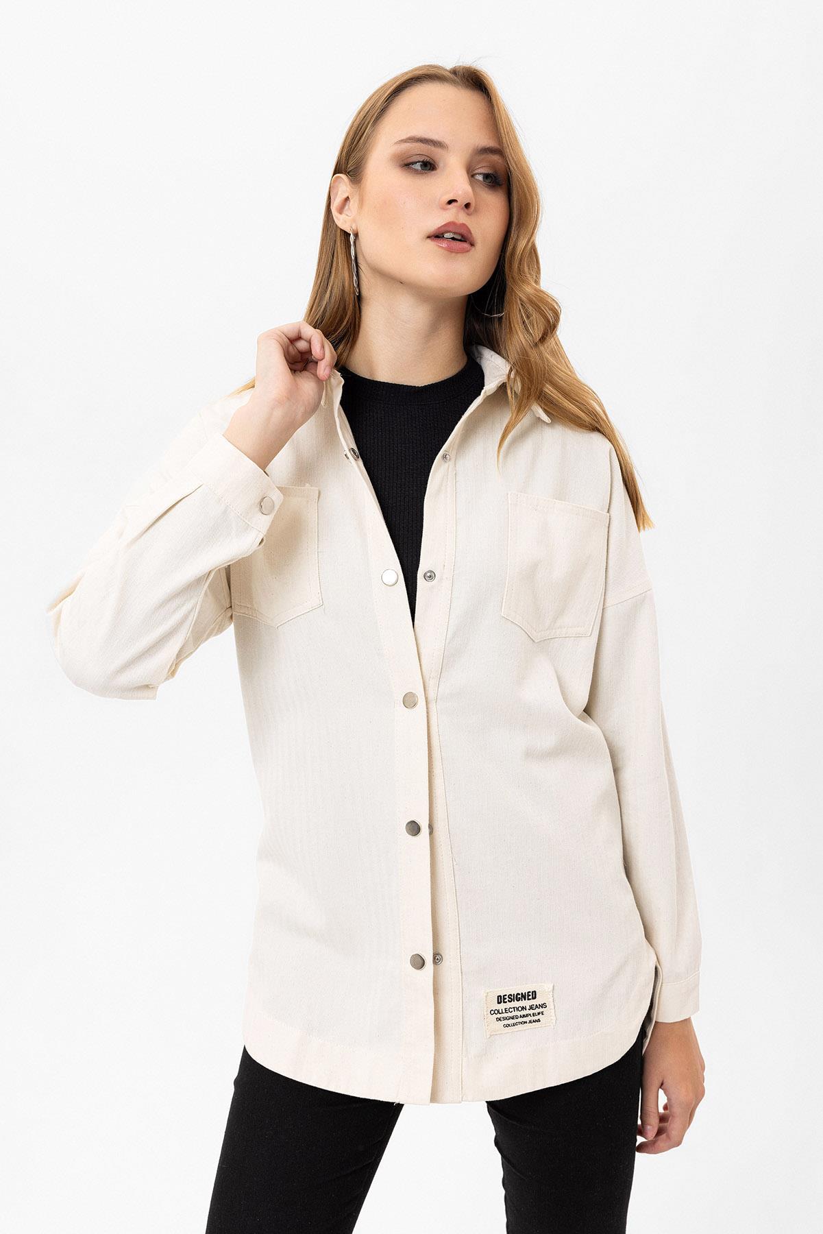 Kadın Çift Cep Detaylı Çıtçıt Kapamalı Oversize Gabardin Gömlek