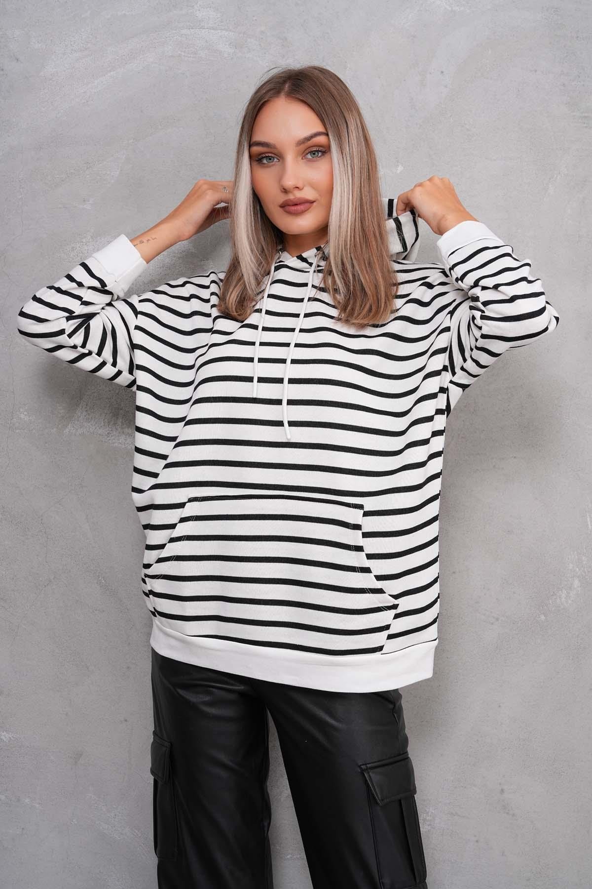 Kadın Çizgi Desenli Kanguru Cepli Kapüşonlu İki İplik Oversize Sweatshirt 245124 -