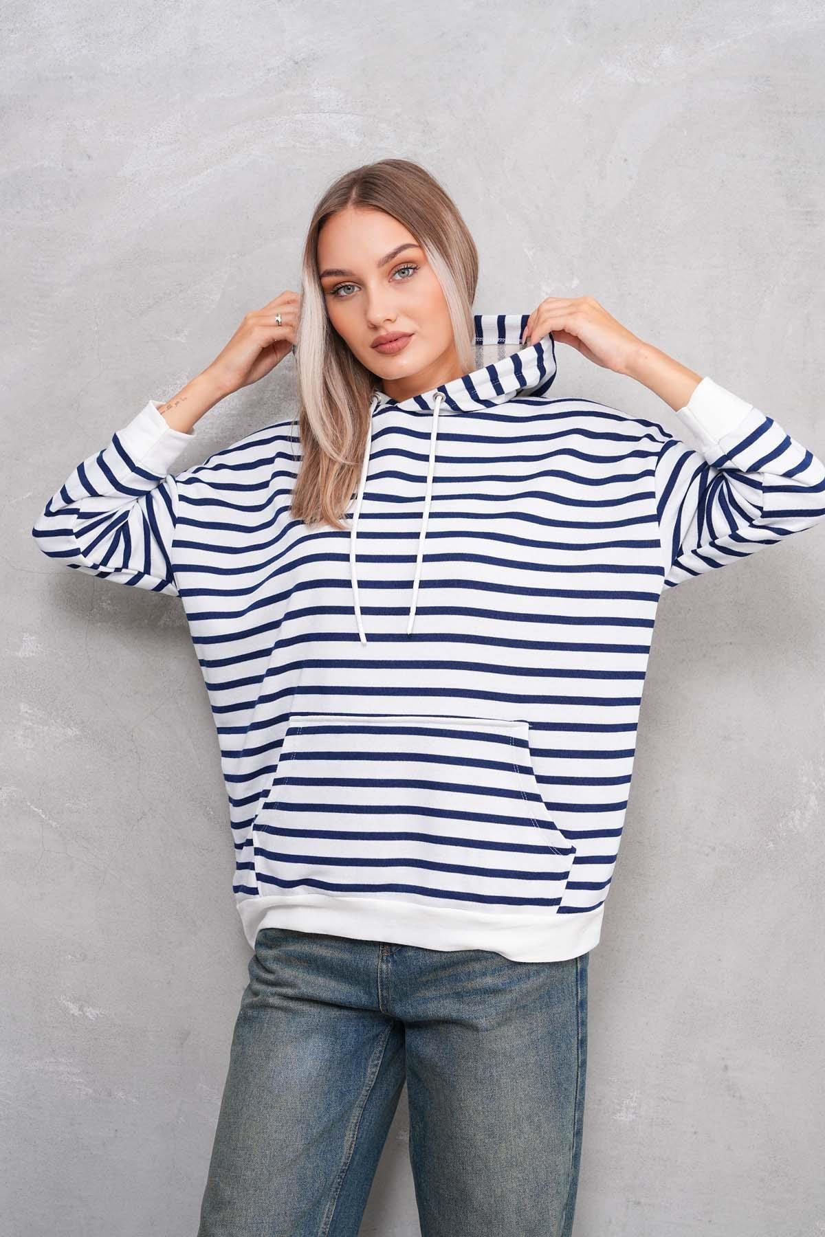 Kadın Çizgi Desenli Kanguru Cepli Kapüşonlu İki İplik Oversize Sweatshirt 245124 -