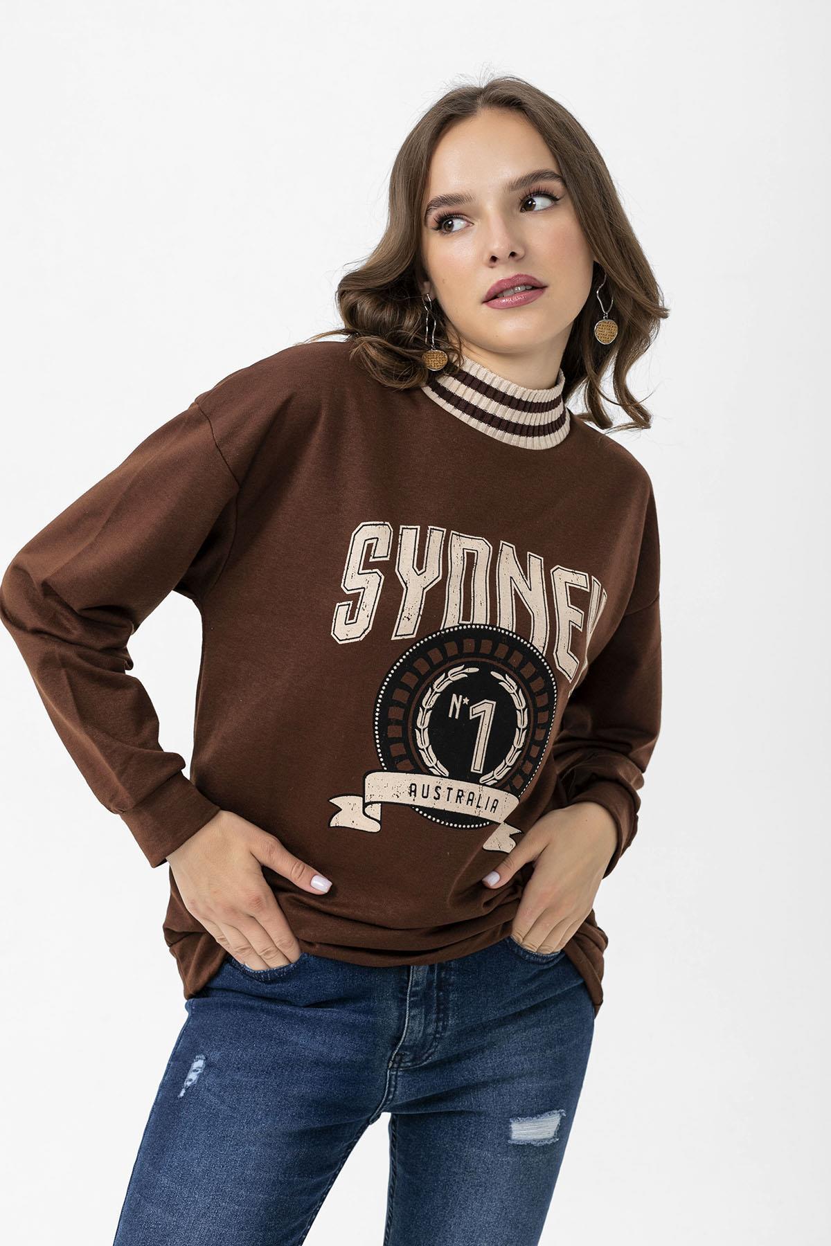 Kadın Ön Baskı Detaylı Yaka Ribanalı Oversize Kolej Sweatshirt