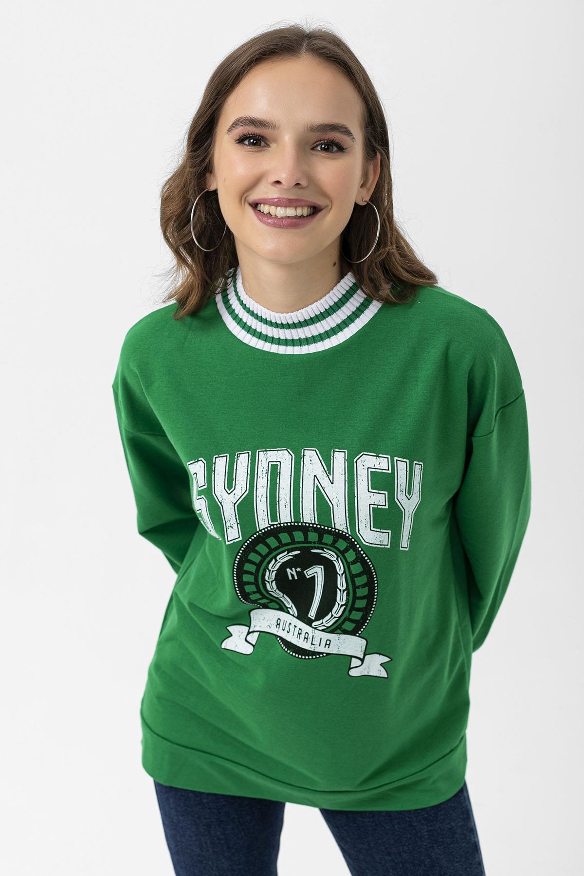 Kadın Ön Baskı Detaylı Yaka Ribanalı Oversize Kolej Sweatshirt