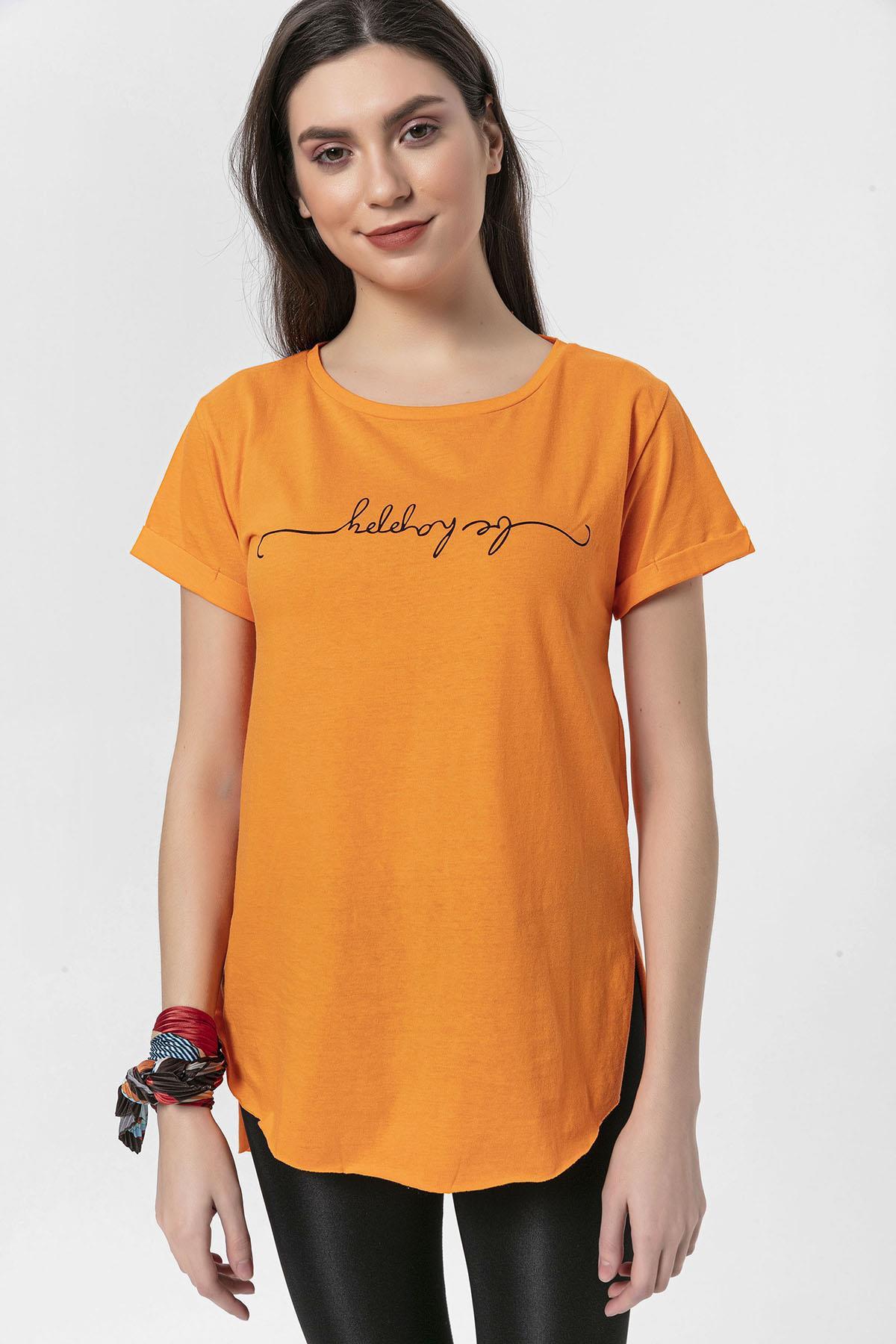 Kadın Önü Baskılı Bisiklet Yaka Yırtmaçlı T-Shirt