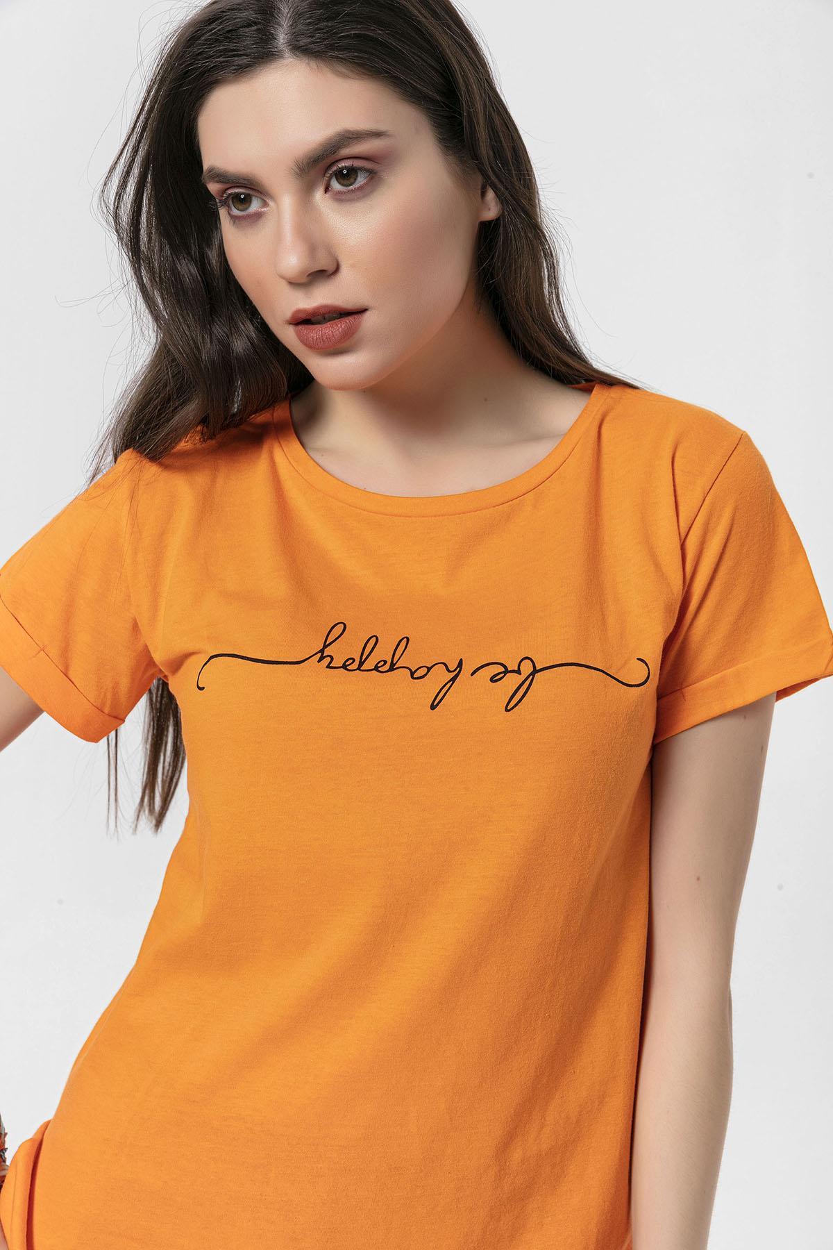 Kadın Önü Baskılı Bisiklet Yaka Yırtmaçlı T-Shirt