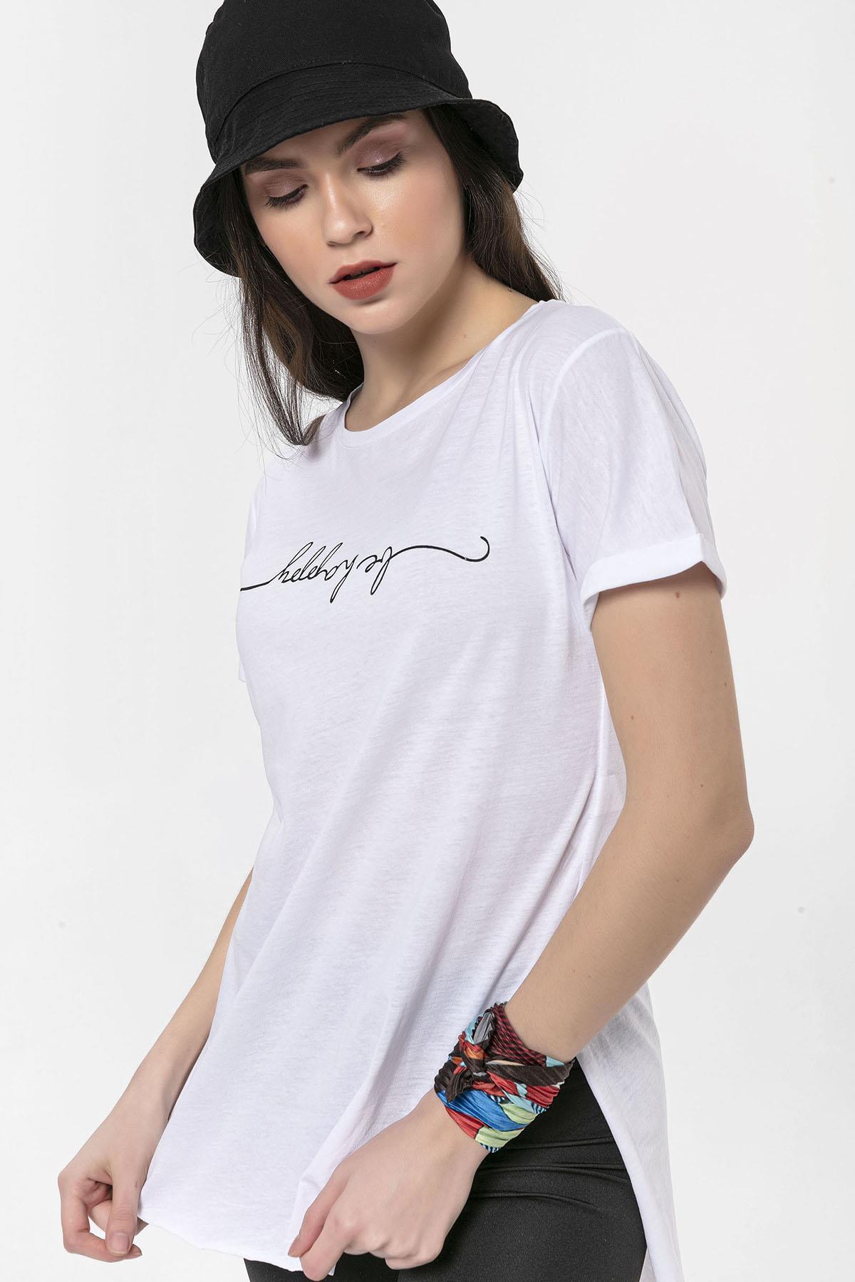 Kadın Önü Baskılı Bisiklet Yaka Yırtmaçlı T-Shirt