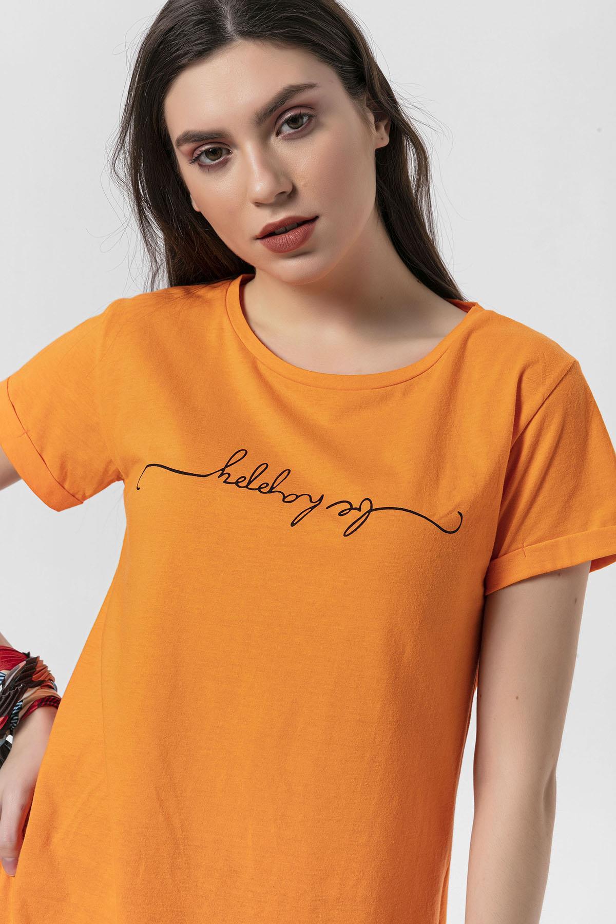 Kadın Önü Baskılı Bisiklet Yaka Yırtmaçlı T-Shirt