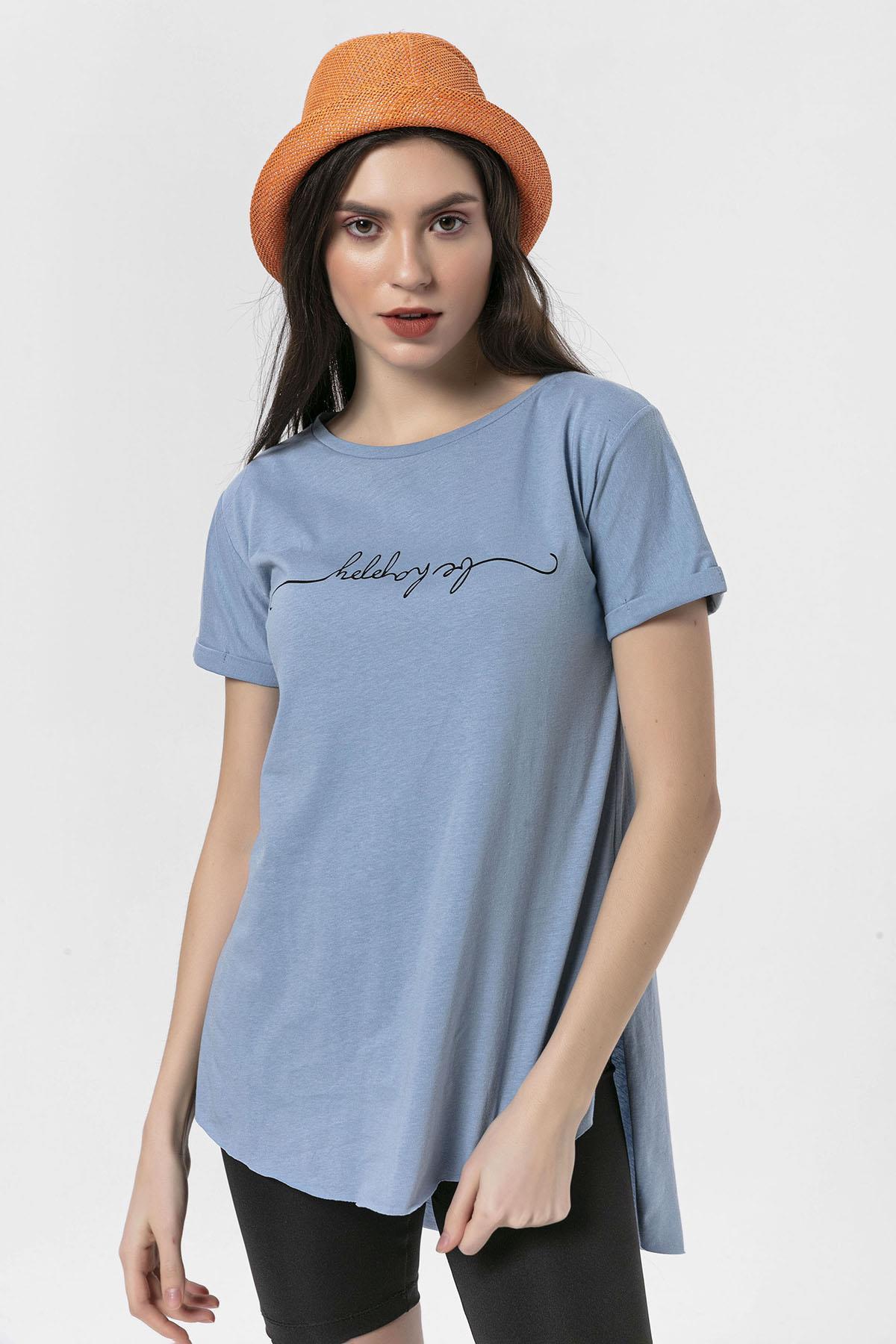 Kadın Önü Baskılı Bisiklet Yaka Yırtmaçlı T-Shirt