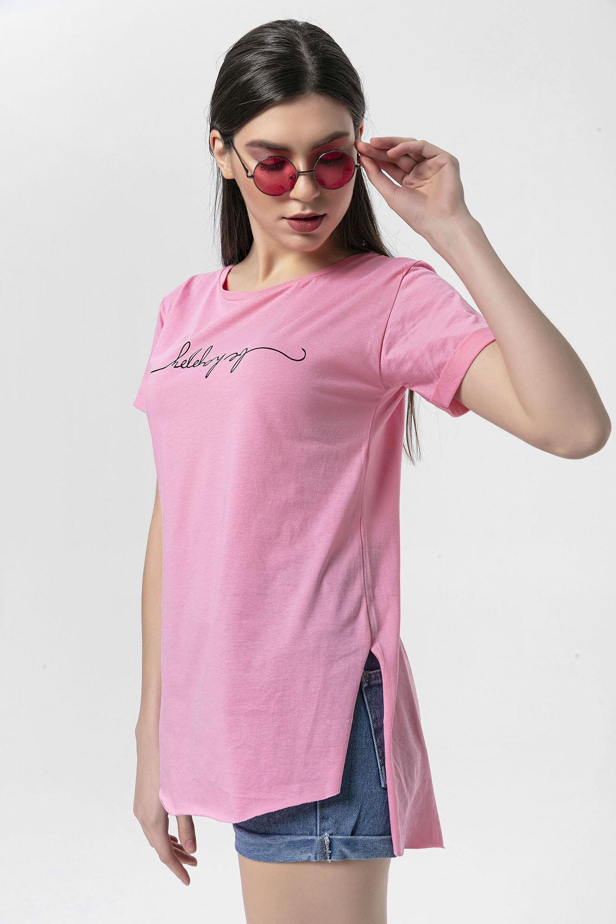 Kadın Önü Baskılı Bisiklet Yaka Yırtmaçlı T-Shirt
