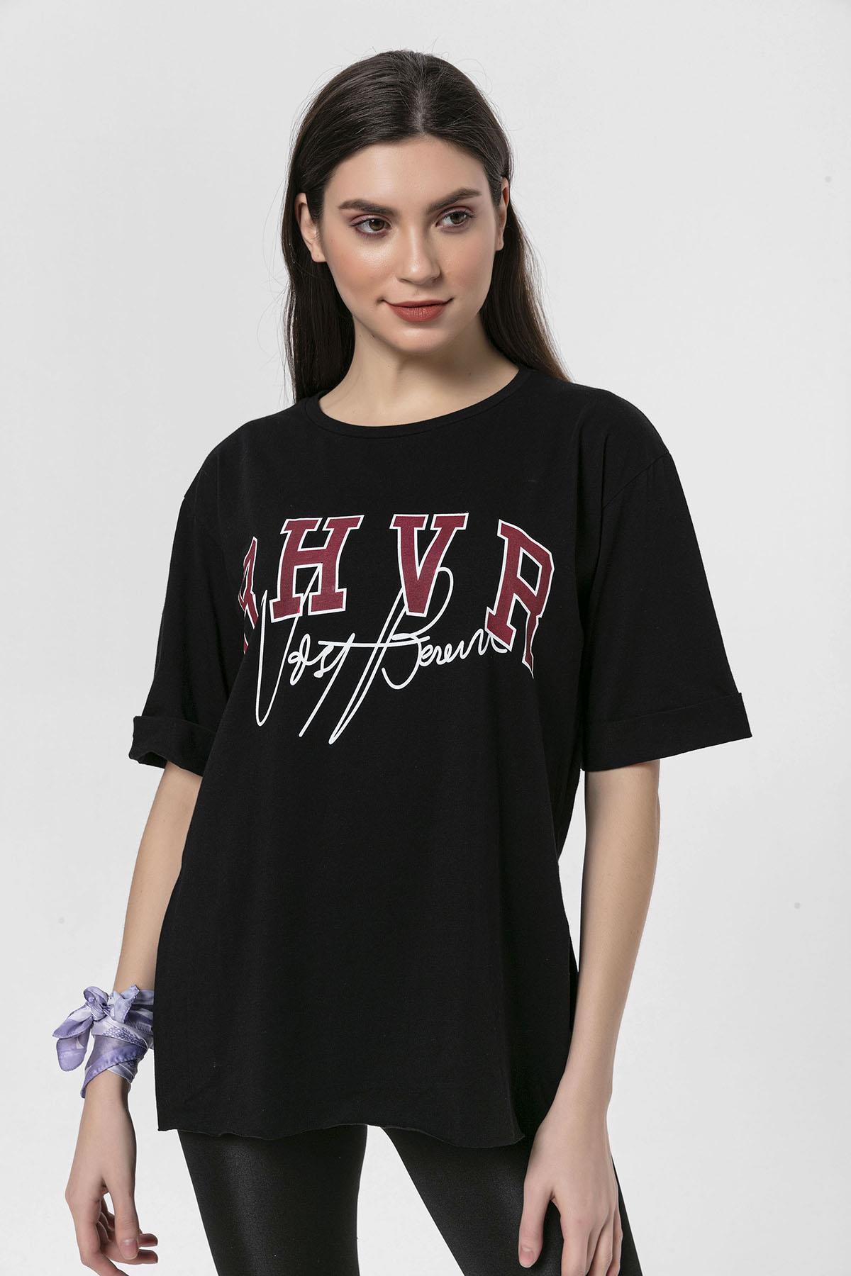 Kadın Önü Baskılı Yan Yırtmaç Detaylı Oversize T-Shirt