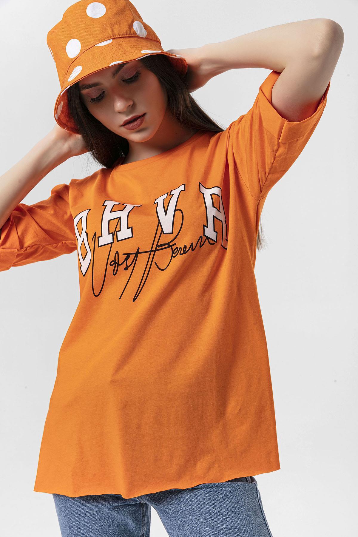 Kadın Önü Baskılı Yan Yırtmaç Detaylı Oversize T-Shirt