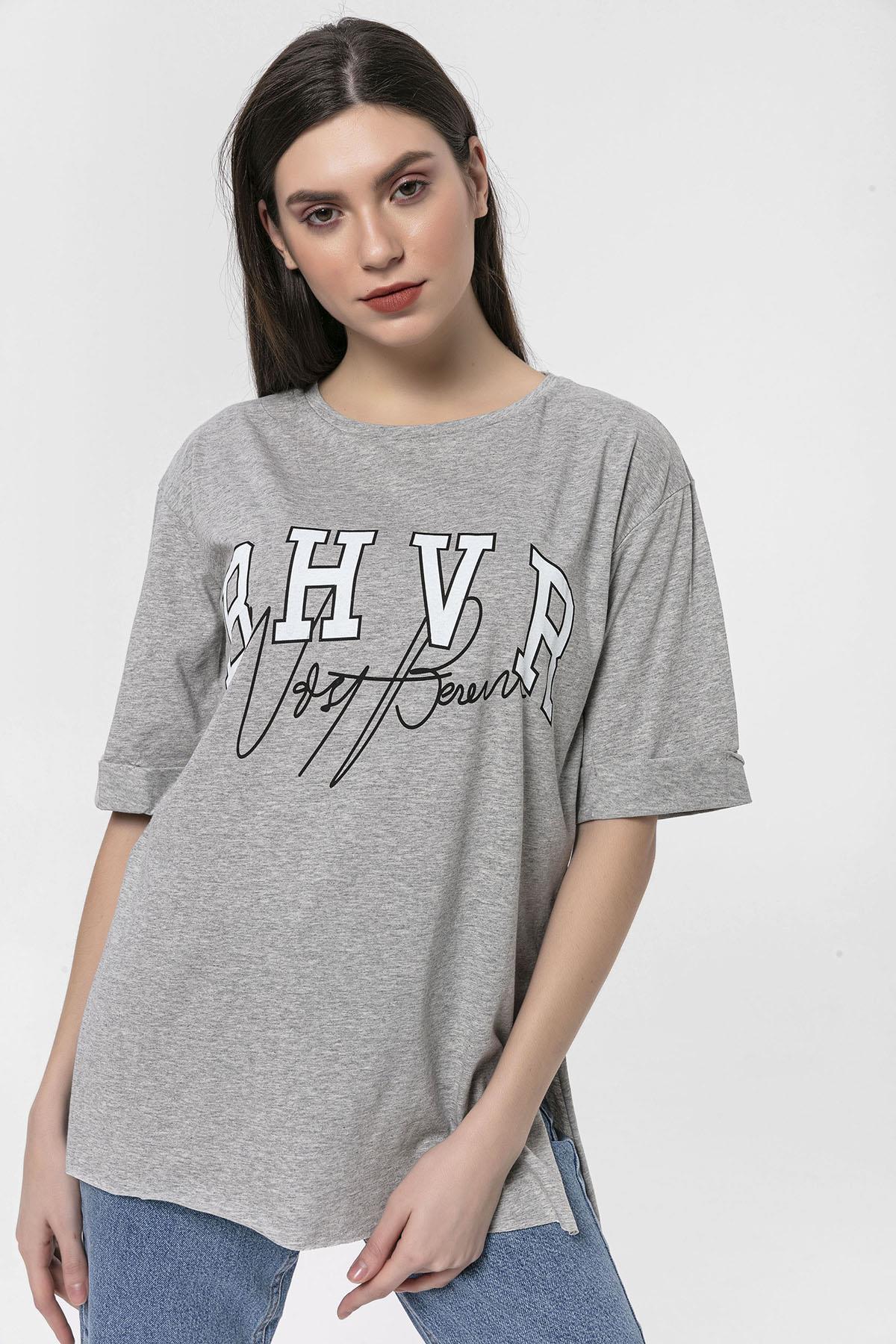 Kadın Önü Baskılı Yan Yırtmaç Detaylı Oversize T-Shirt