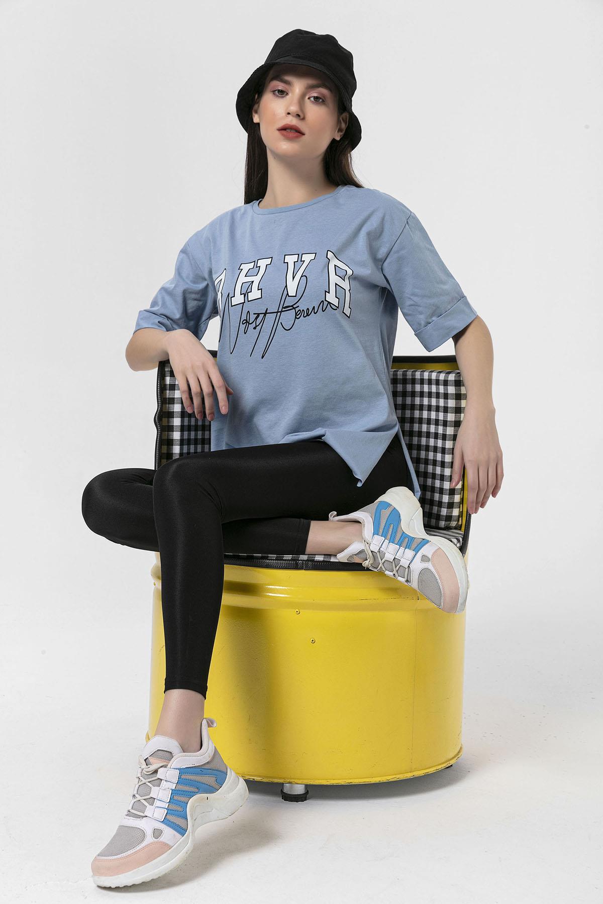Kadın Önü Baskılı Yan Yırtmaç Detaylı Oversize T-Shirt