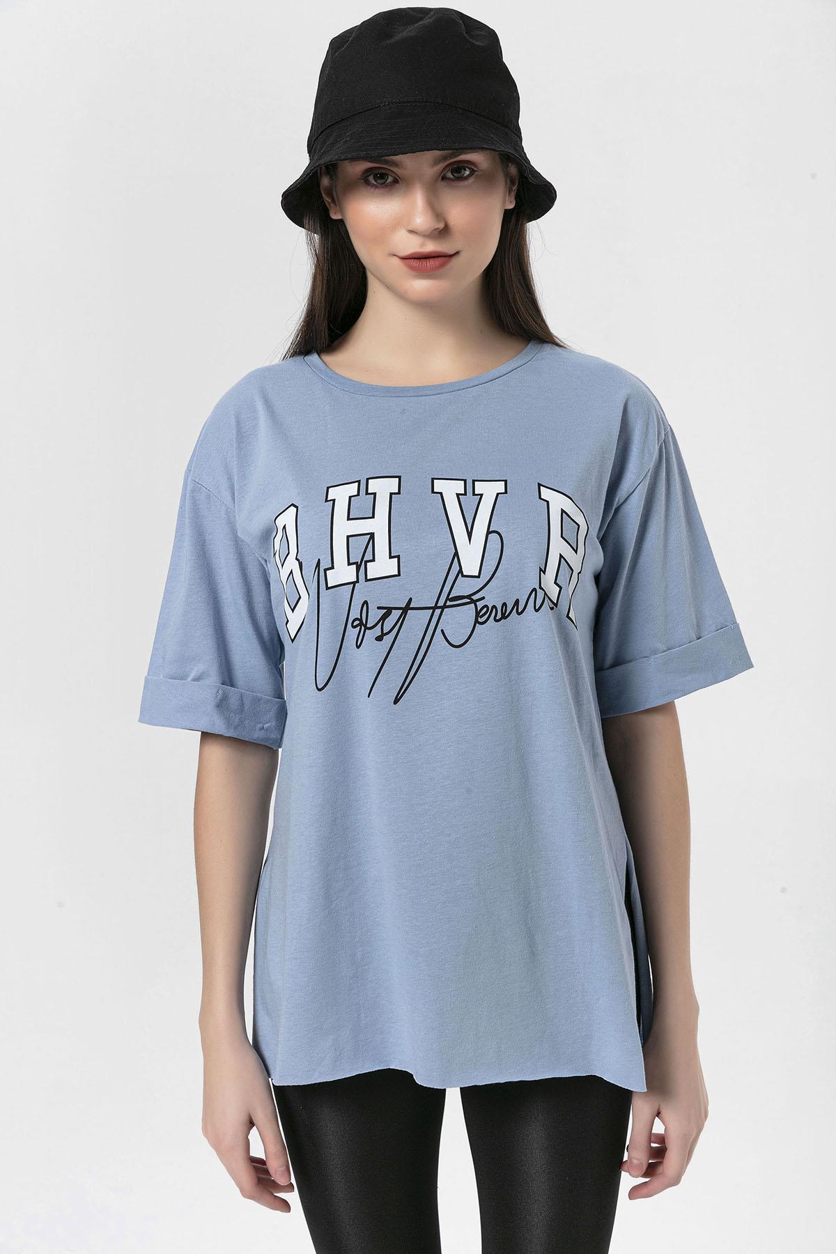Kadın Önü Baskılı Yan Yırtmaç Detaylı Oversize T-Shirt