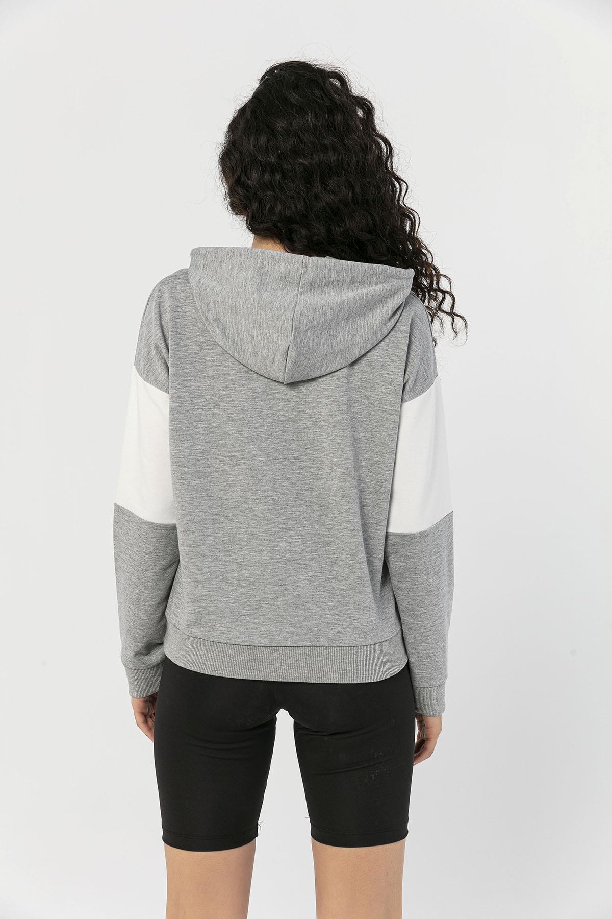 Kadın Önü Pul İşlemeli Kapüşonlu Sweatshirt