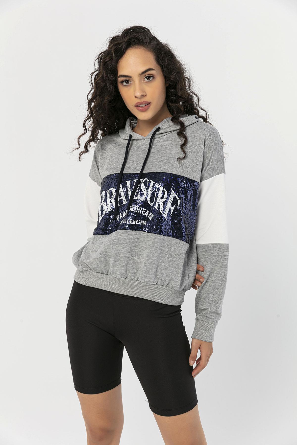 Kadın Önü Pul İşlemeli Kapüşonlu Sweatshirt