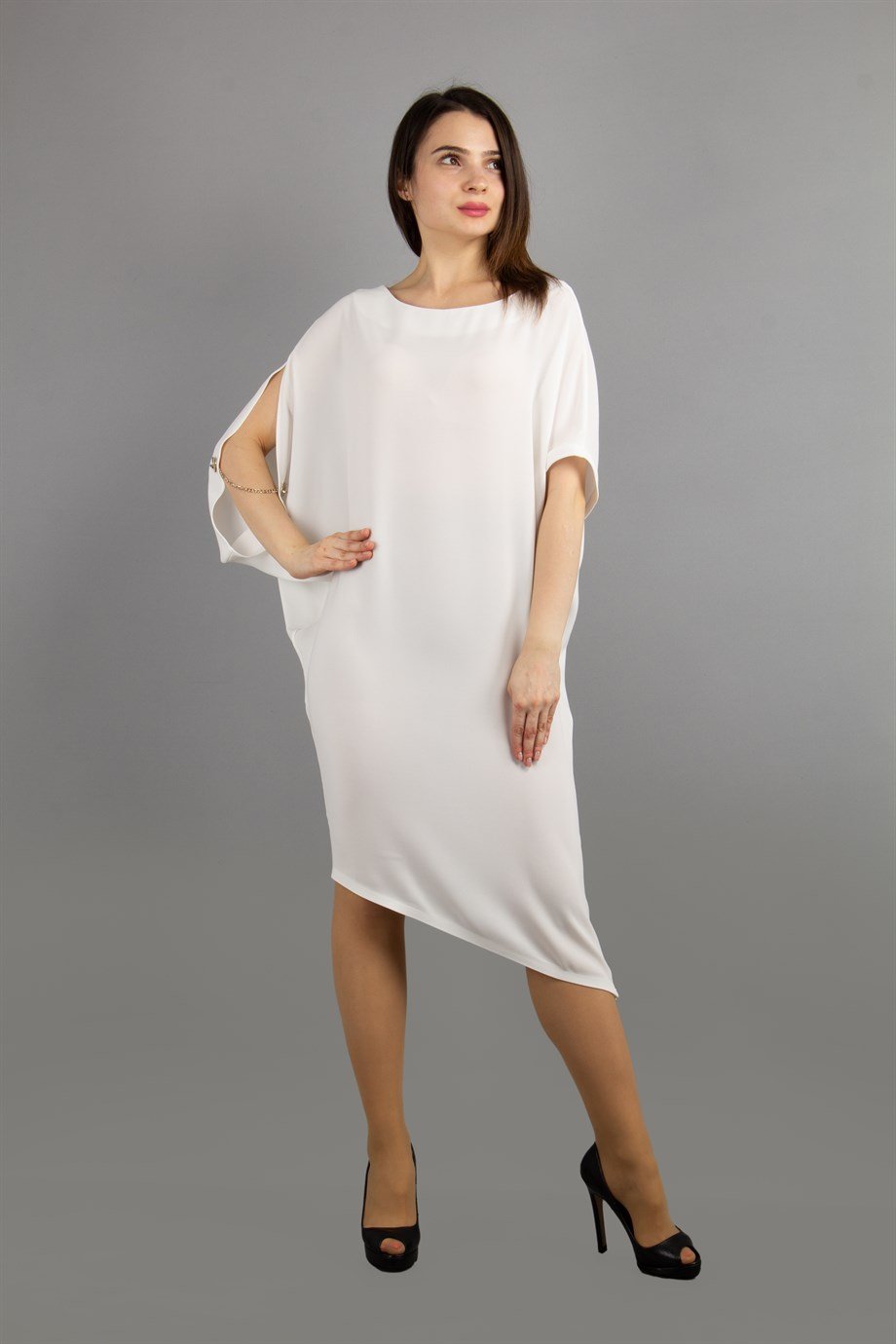 Asymmetric Big Size Dress With Chain Detail on the Sleeve - White