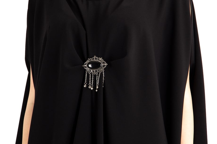 Sleeveless Batwing Draper Dress With Brooch - Black