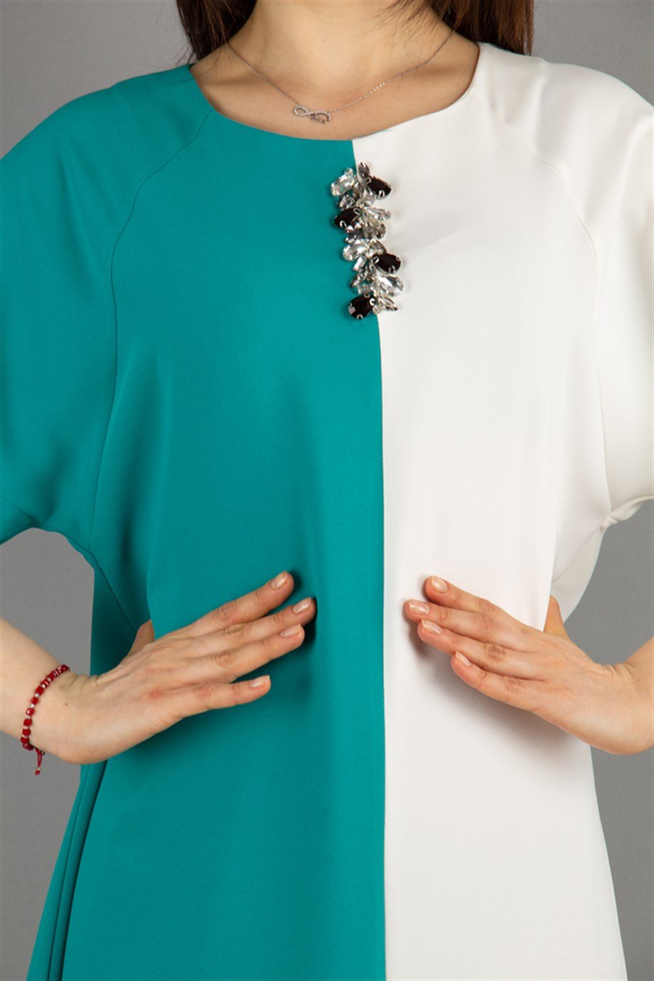 Two Tone Batwing Sleeve Dress With Brooch - Benetton Green