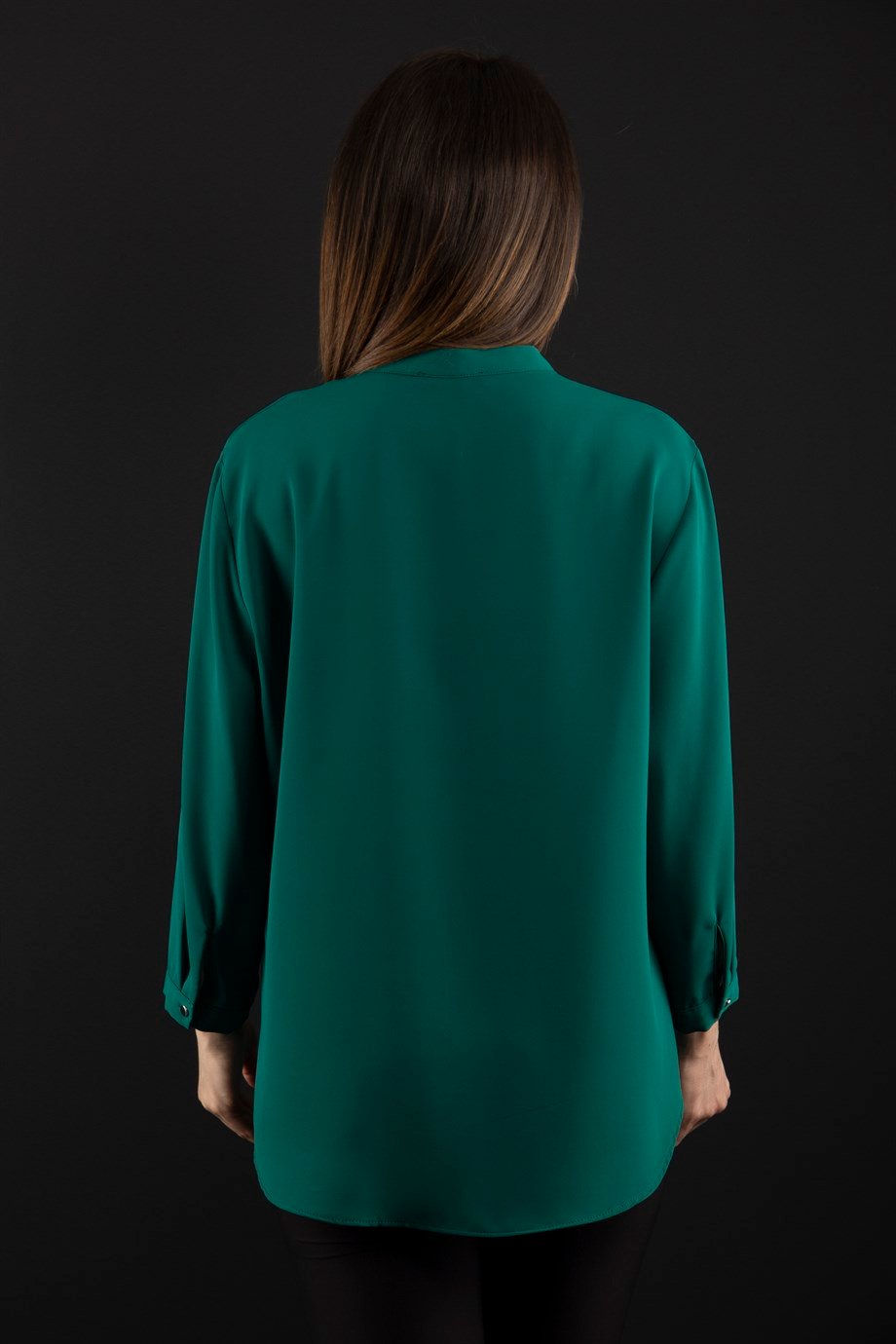 V Neck Big Size Blouse With Bee Brooch Detail - Emerald Green