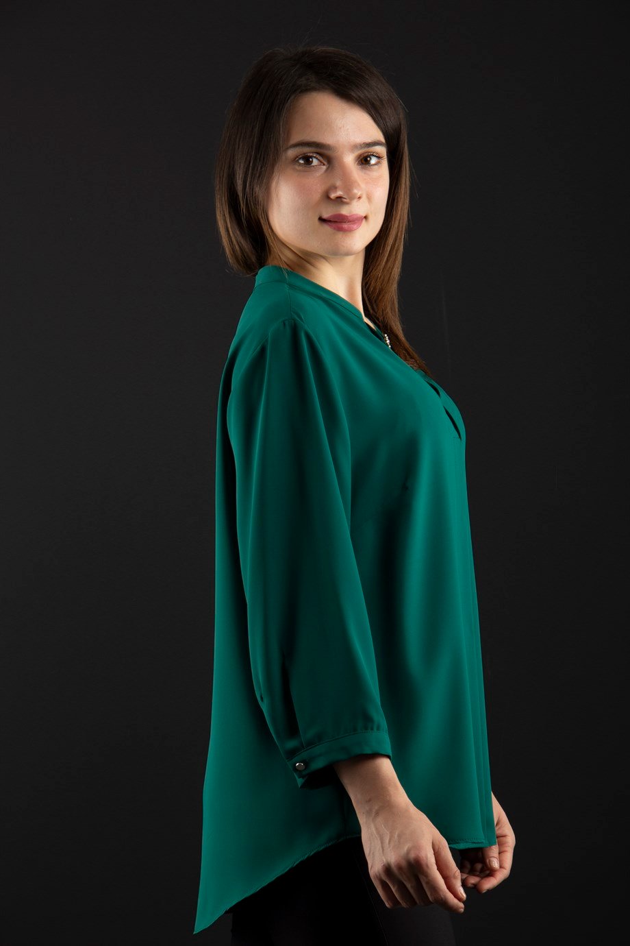 V Neck Big Size Blouse With Bee Brooch Detail - Emerald Green