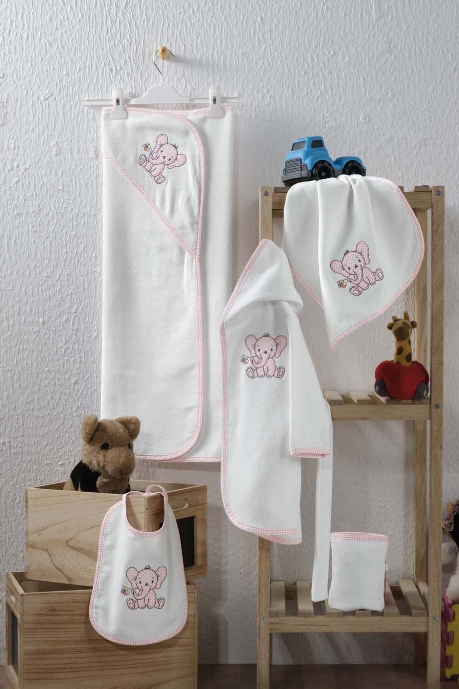 BEBEK BANYO SET KADIFE NAKISLI 5 PARÇA SET BEYAZ-PEMBE 0-12 AY
