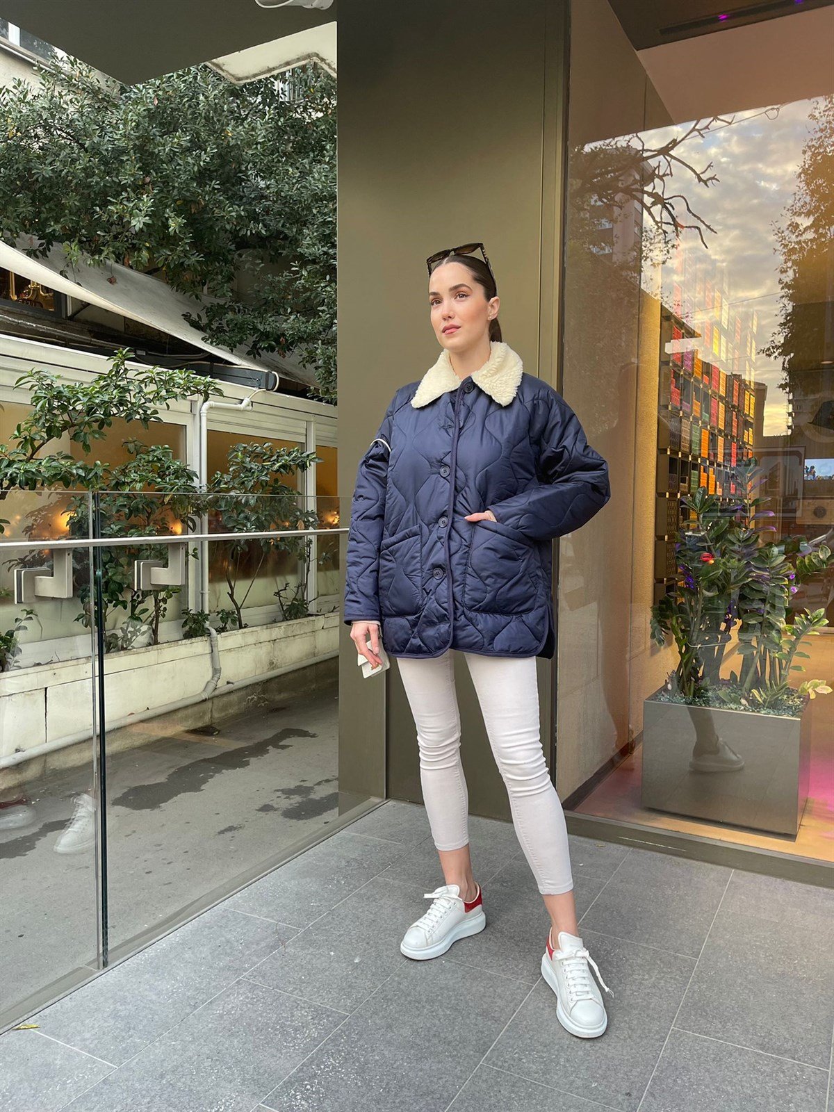 LACİVERT PELUŞ YAKALI KAPİTONE MONT