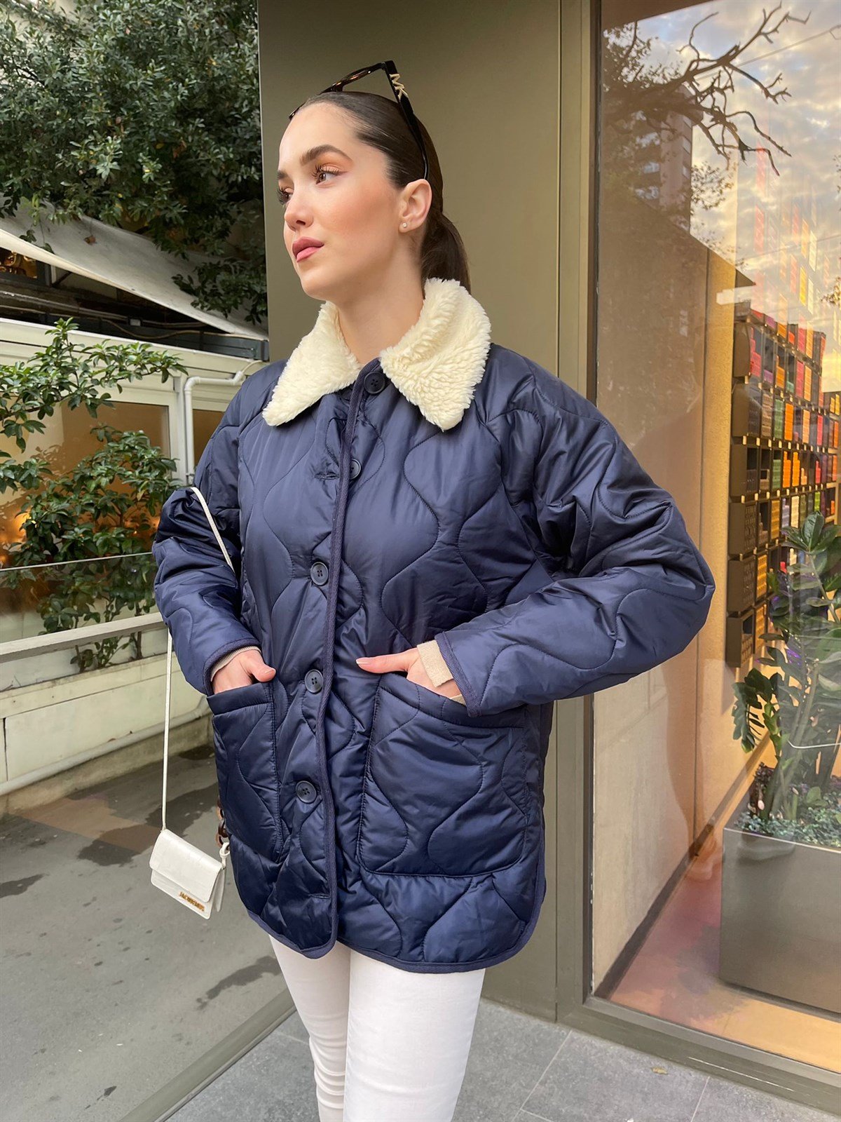 LACİVERT PELUŞ YAKALI KAPİTONE MONT