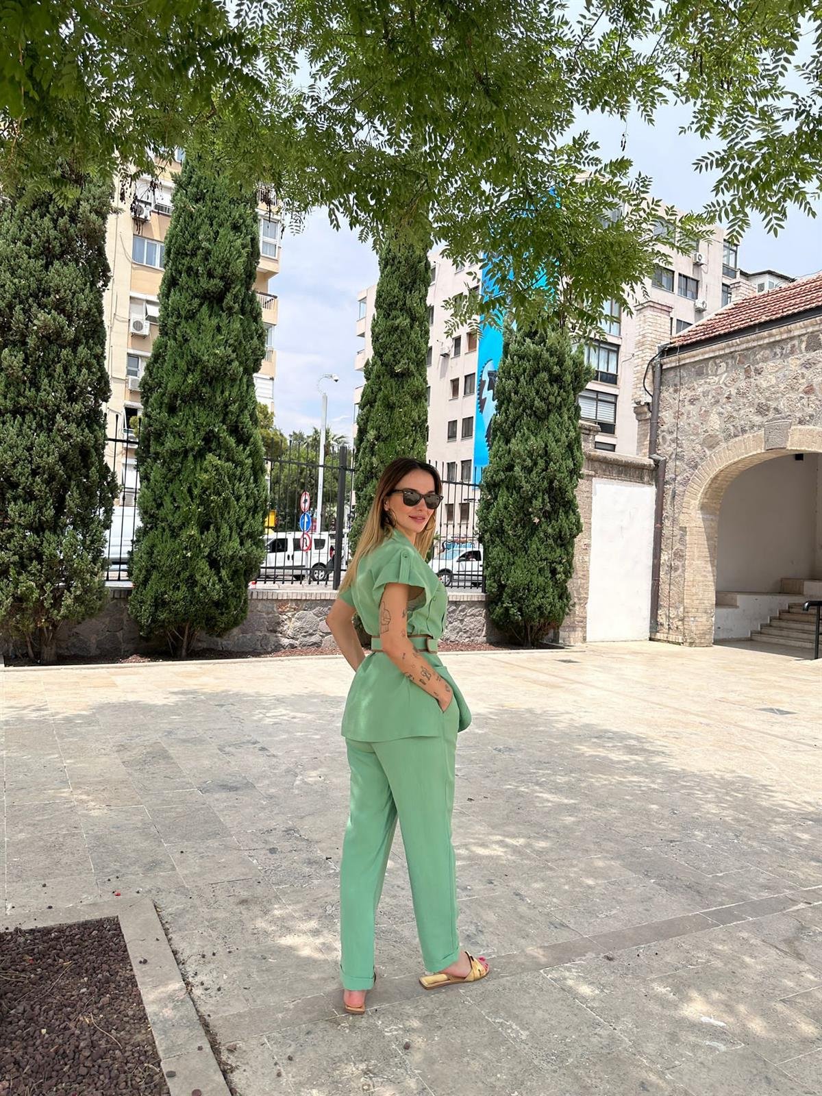 YEŞİL PANTOLON GÖMLEK KEMERLİ TAKIM