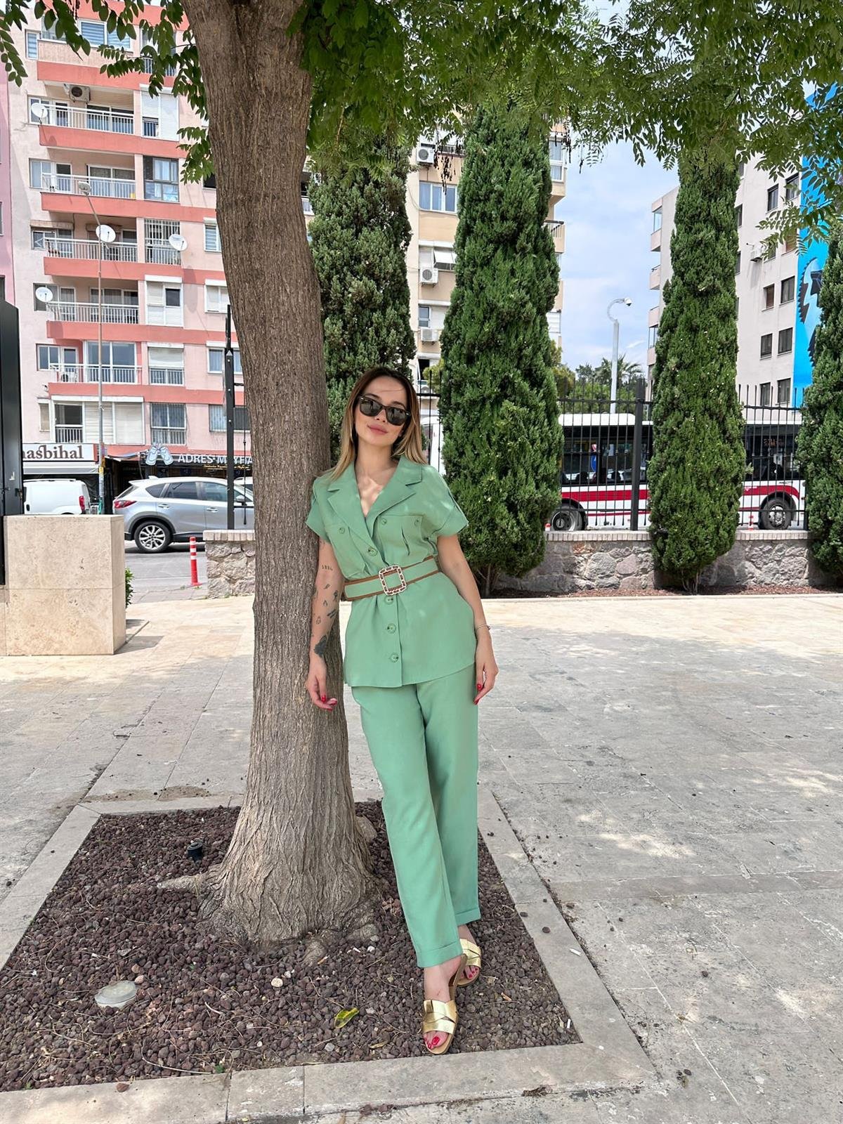 YEŞİL PANTOLON GÖMLEK KEMERLİ TAKIM