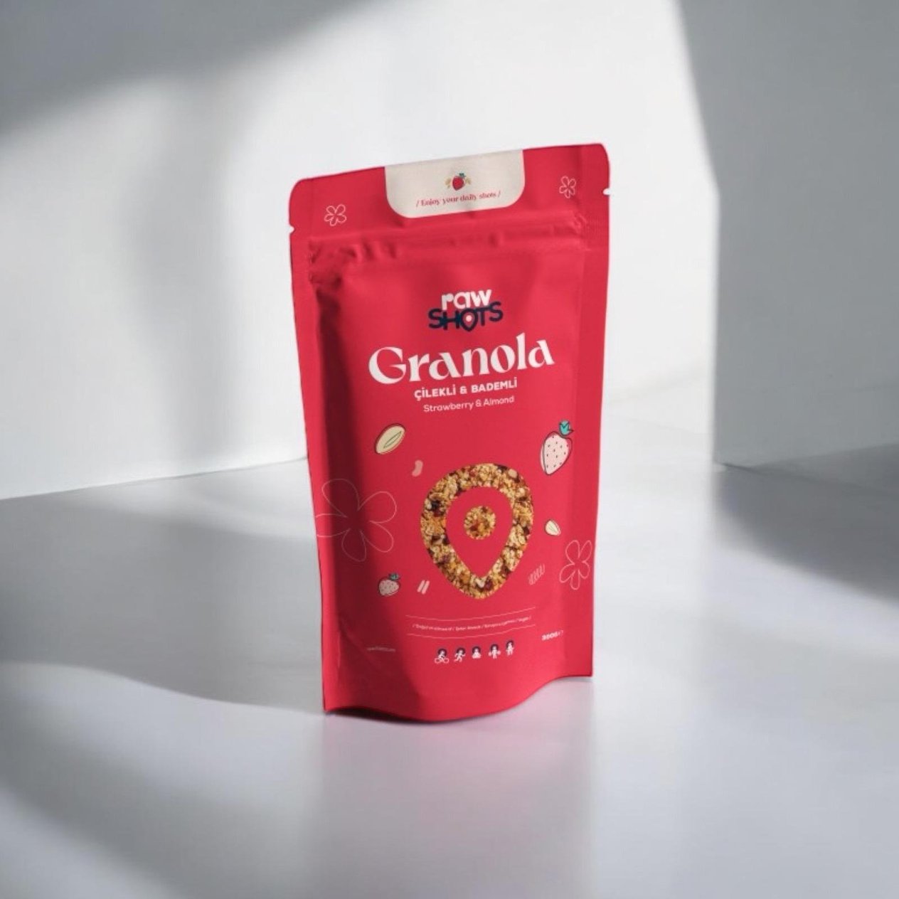 Sağlıklı AtıştırmalıkRawShots Çilekli & Bademli Granola 300g