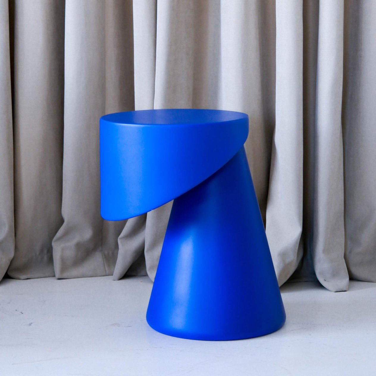 Blue Şarlo Side Table