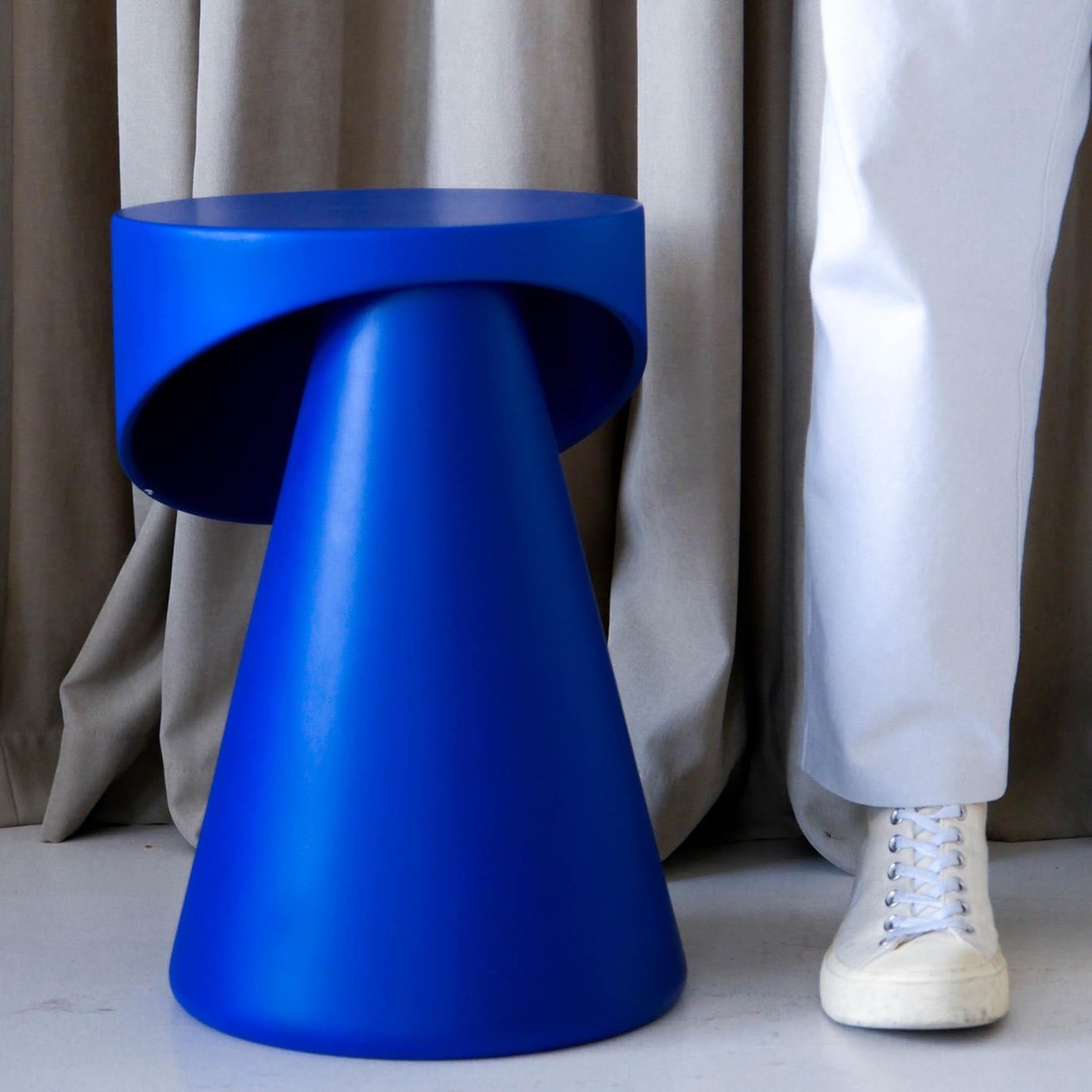Blue Şarlo Side Table