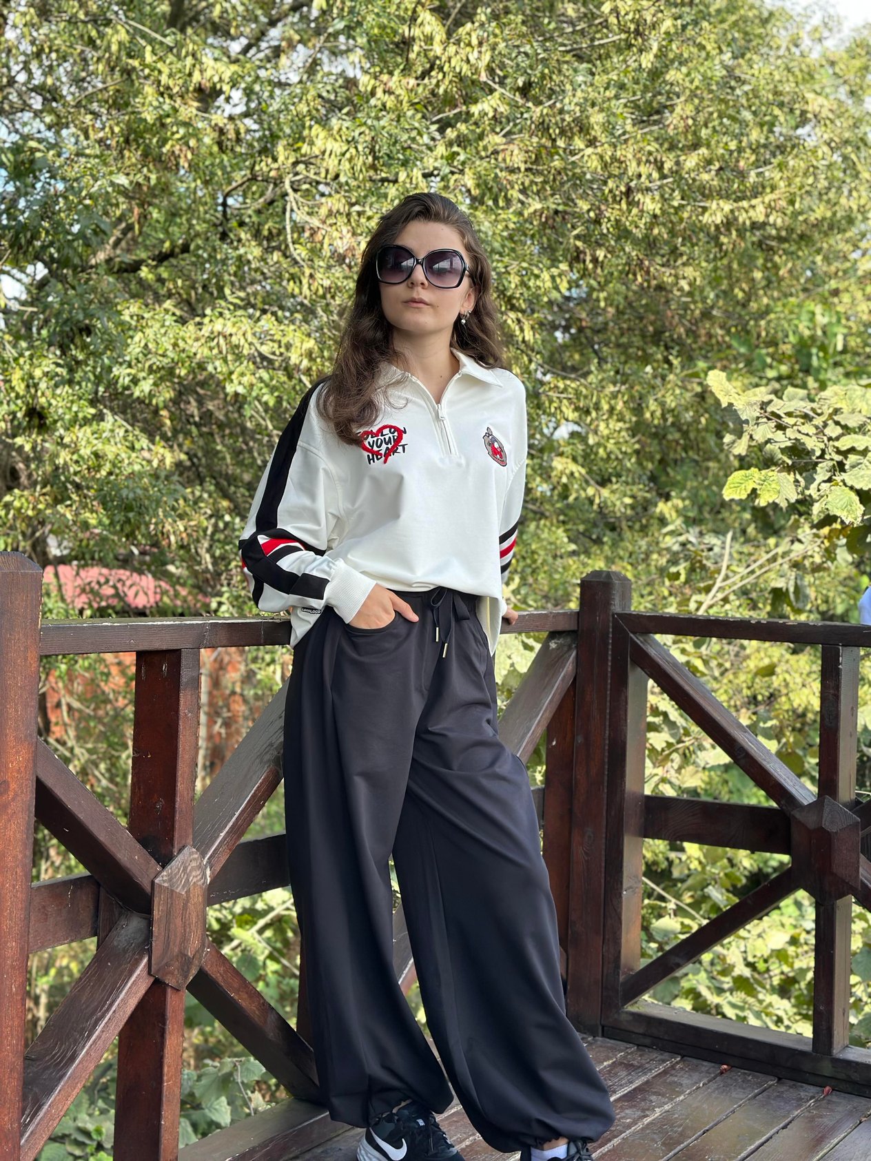 SİYAH ÇİZGİLİ FERMUARLI SWEATSHIRT