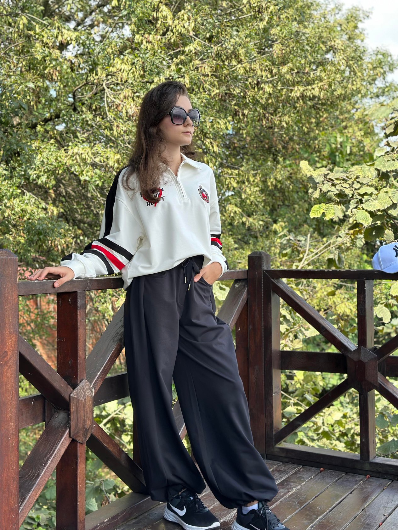 SİYAH ÇİZGİLİ FERMUARLI SWEATSHIRT