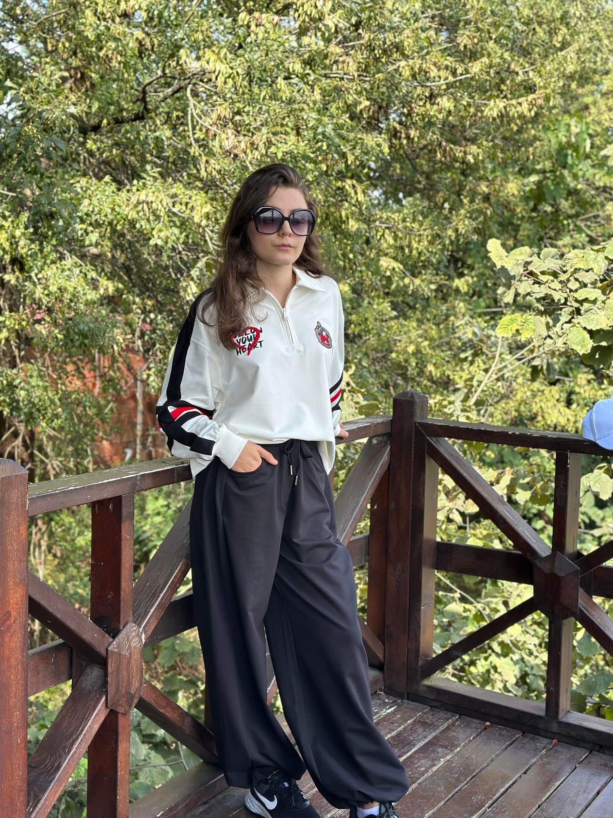 SİYAH ÇİZGİLİ FERMUARLI SWEATSHIRT