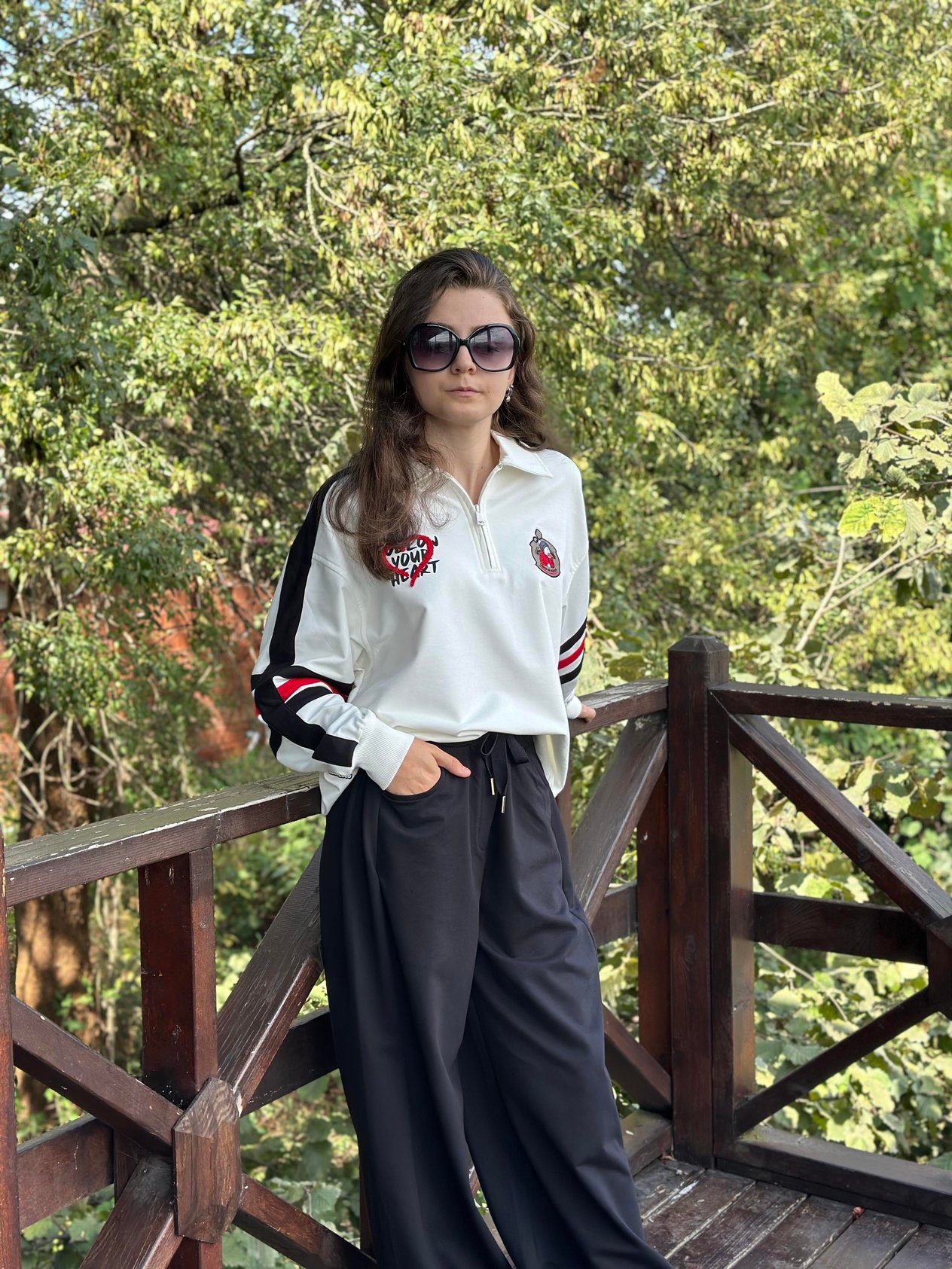 SİYAH ÇİZGİLİ FERMUARLI SWEATSHIRT