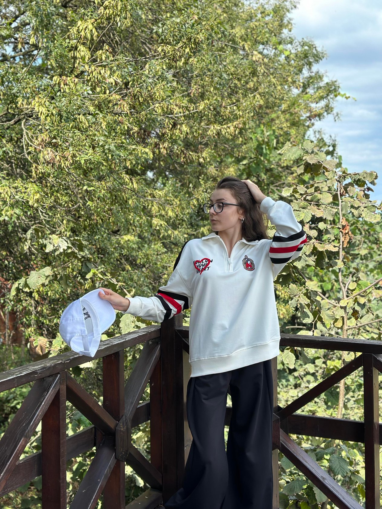 SİYAH ÇİZGİLİ FERMUARLI SWEATSHIRT