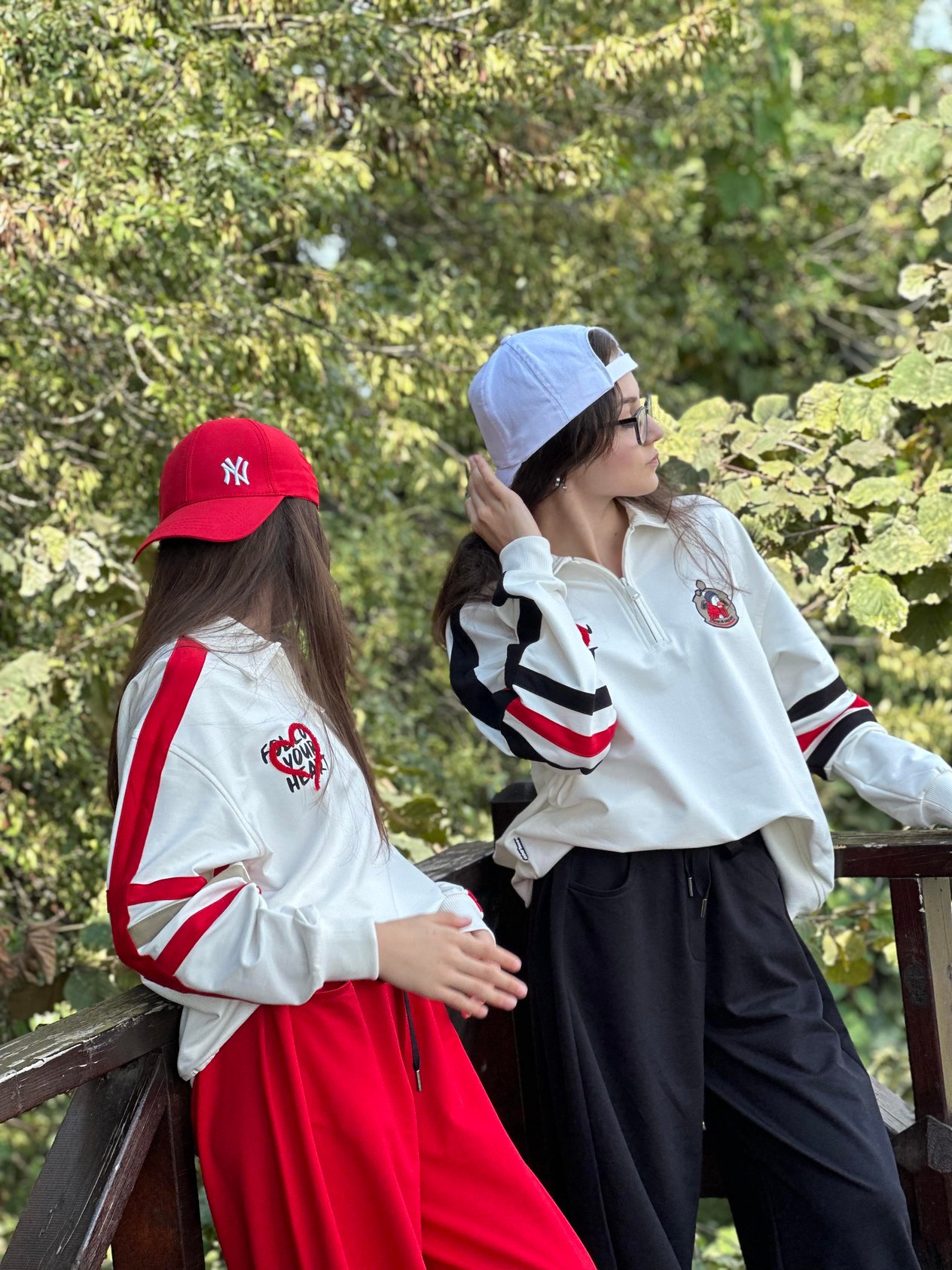 SİYAH ÇİZGİLİ FERMUARLI SWEATSHIRT