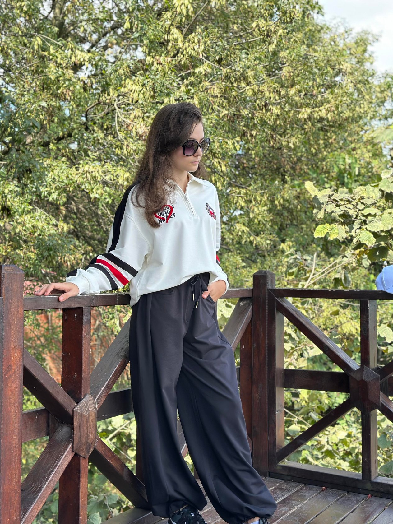 SİYAH ÇİZGİLİ FERMUARLI SWEATSHIRT
