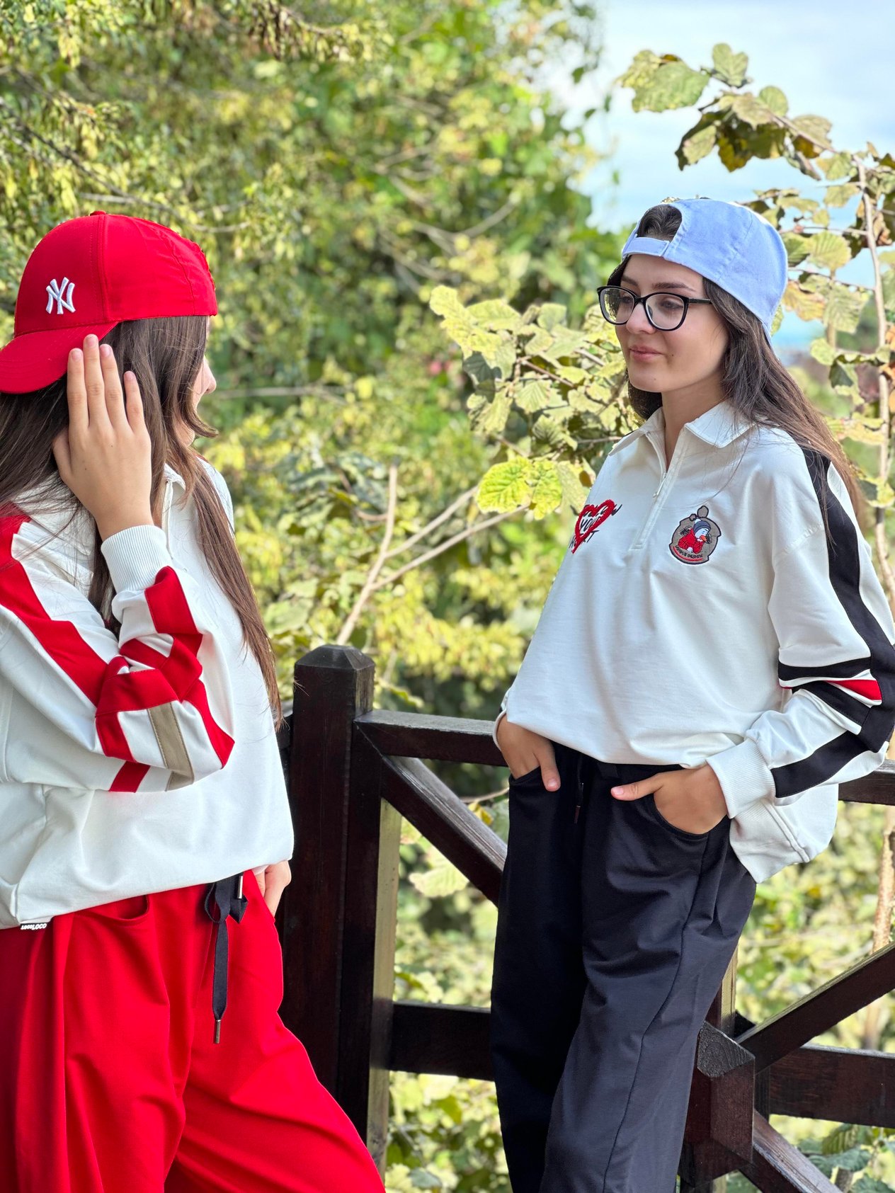 SİYAH ÇİZGİLİ FERMUARLI SWEATSHIRT