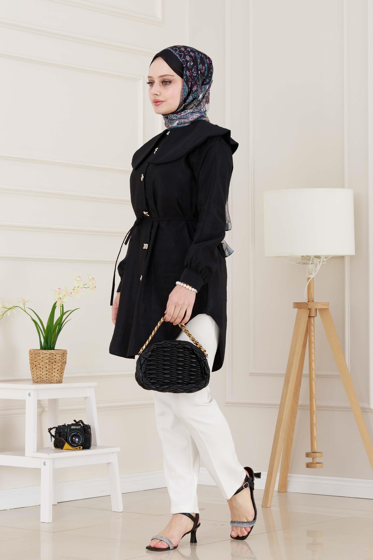 Beli Bağcık Detaylı Geniş Yaka Tunik-Siyah